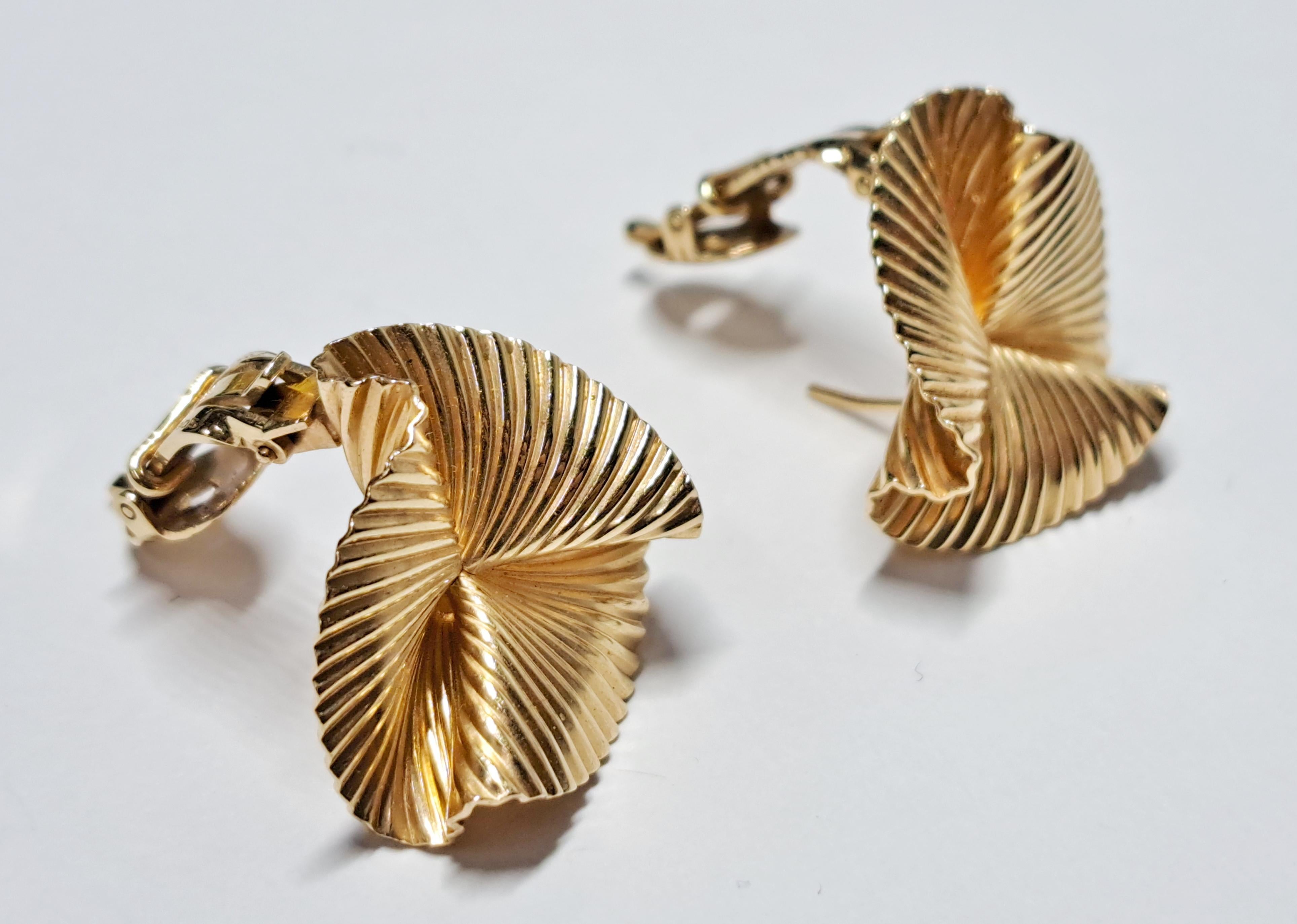 Tiffany and Co. 14K Yellow Gold Fan Pinwheel Omega Back Designer Earrings For Sale 5