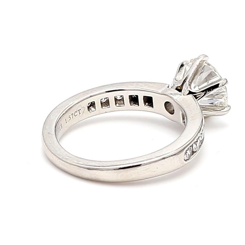 Donna Tiffany & Co. Anello di fidanzamento in platino con diamante tondo brillante da 1.57 carati in vendita