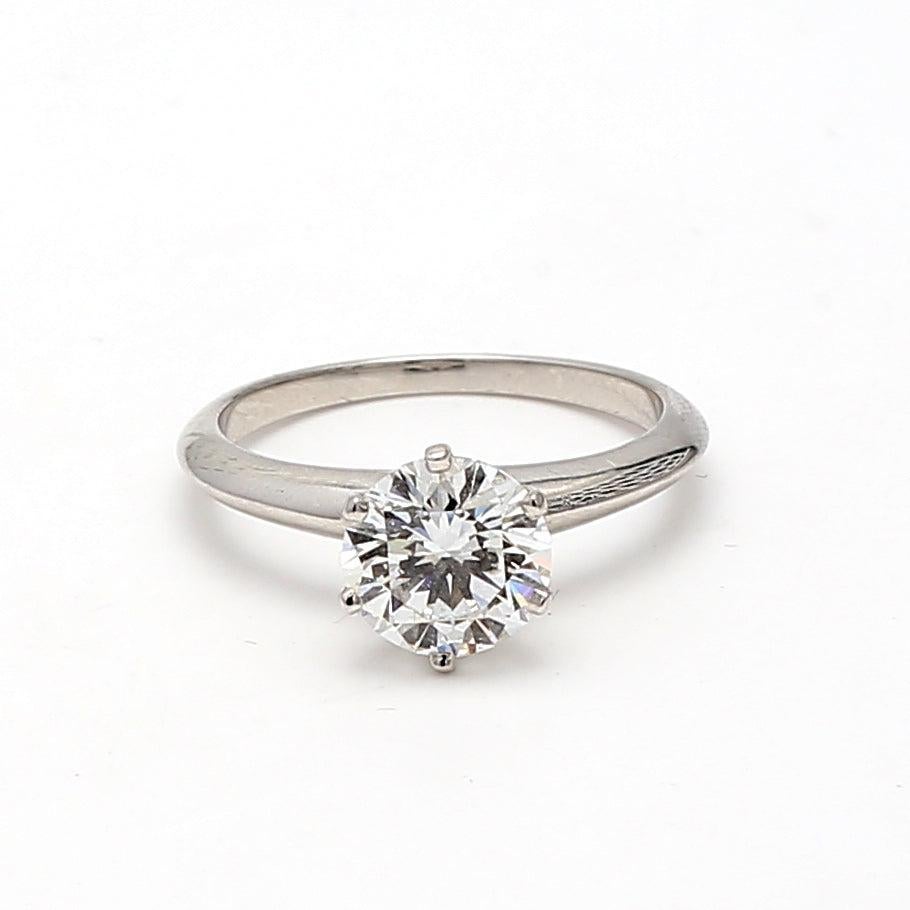 Verlobungsring aus Platin mit 1.58 Karat rundem Brillanten von Tiffany und Co