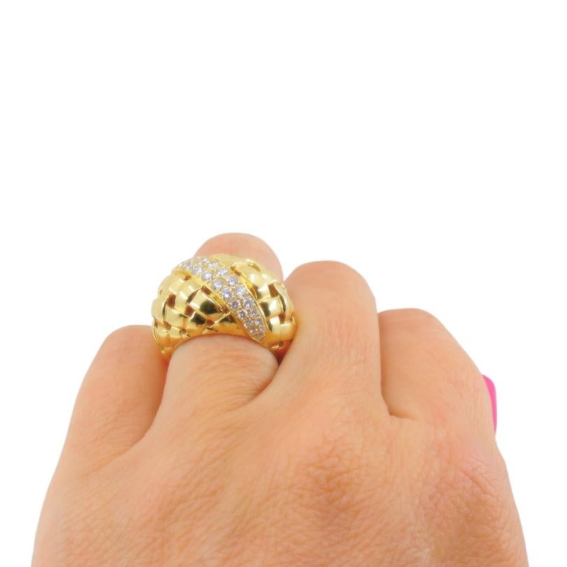 Taglio rotondo Tiffany & Co. oro 18K  Anello con diamante a cupola Vannerie in vendita