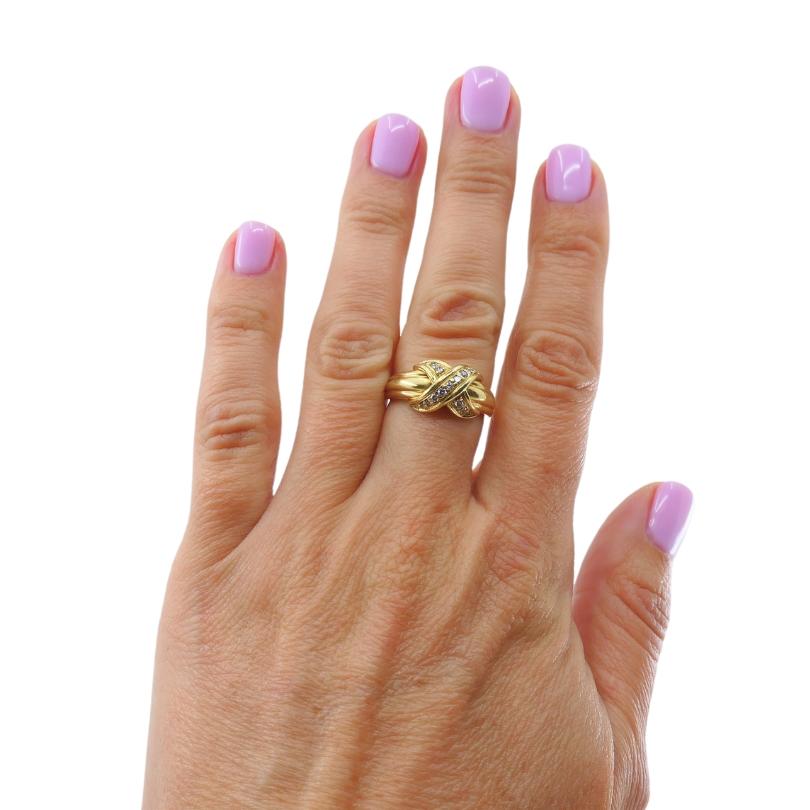 DESIGNER: Tiffany & Co.
CIRCA: 1990
MATERIALS: 18k Yellow Gold
GEMSTONE:  Round Brilliant Cut Diamond
WEIGHT: 7.3 Grams
RING SIZE: 7
HALLMARKS: Tiffany & Co., 750, 1990

The Tiffany & Co. 18K Gold Diamond 