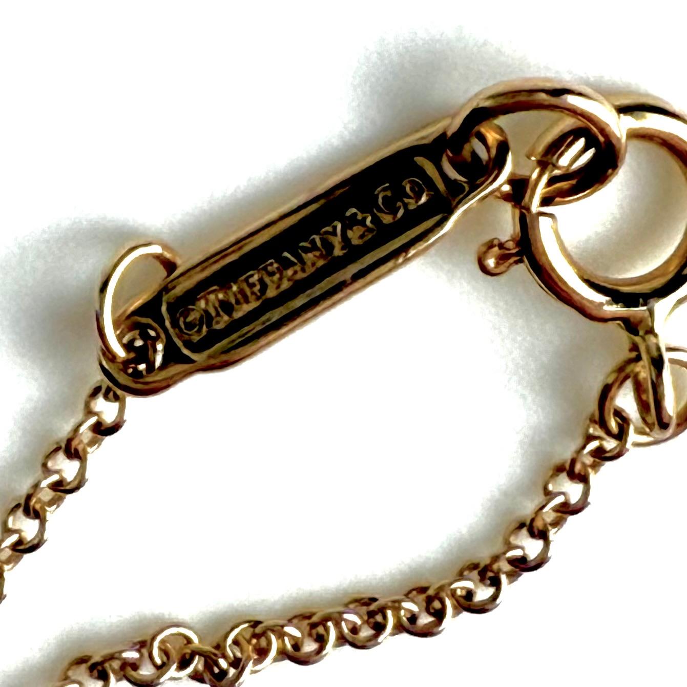 Tiffany & Co. Collana con fiocco delicato in oro rosa 18 carati e diamanti in vendita 1