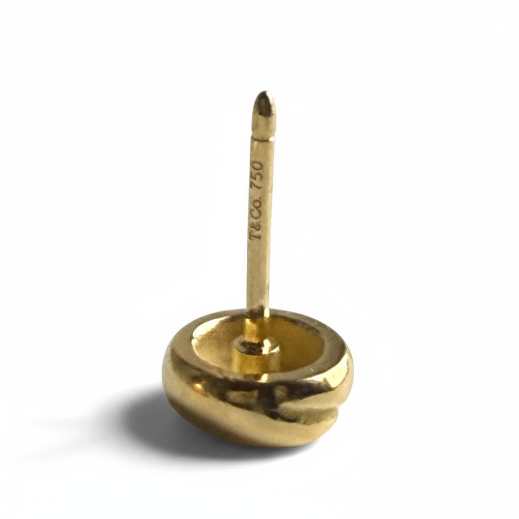 Moderno Tiffany & Co. Orecchini a perno a spirale in oro giallo 18k larghi 0,30 pollici in vendita