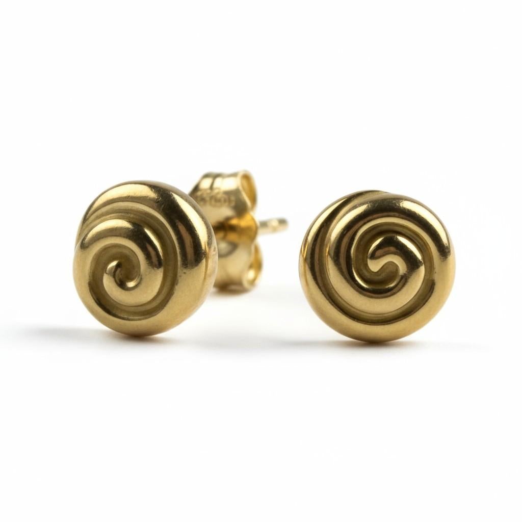 Tiffany & Co. Orecchini a perno a spirale in oro giallo 18k larghi 0,30 pollici In condizioni buone in vendita a New York, NY