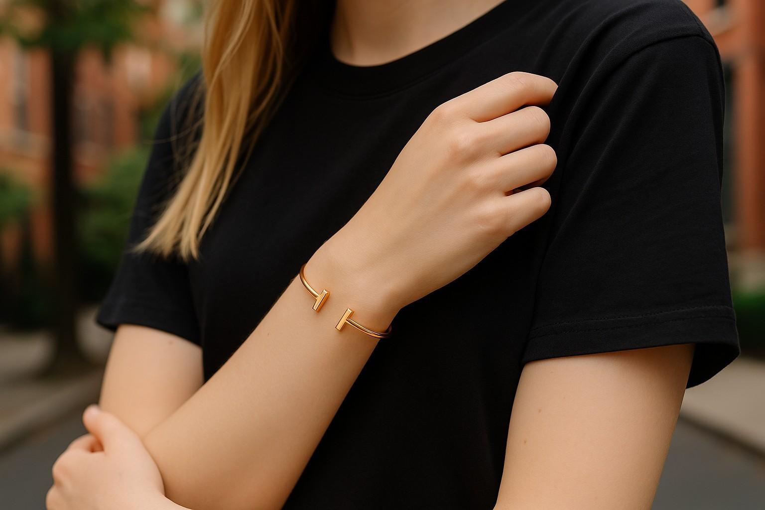 This iconic Tiffany & Co. T Wire Bracelet is crafted in radiant 18K yellow gold, stamped T&Co., Au750, Italy. With its sleek and minimalistic design, it embodies the house’s signature modern elegance. Pre-owned in very good condition, it weighs 6.7