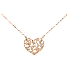Tiffany and Co. Pendentif Paloma Picasso en forme de cœur en forme de feuille d'olivier en or 18 carats
