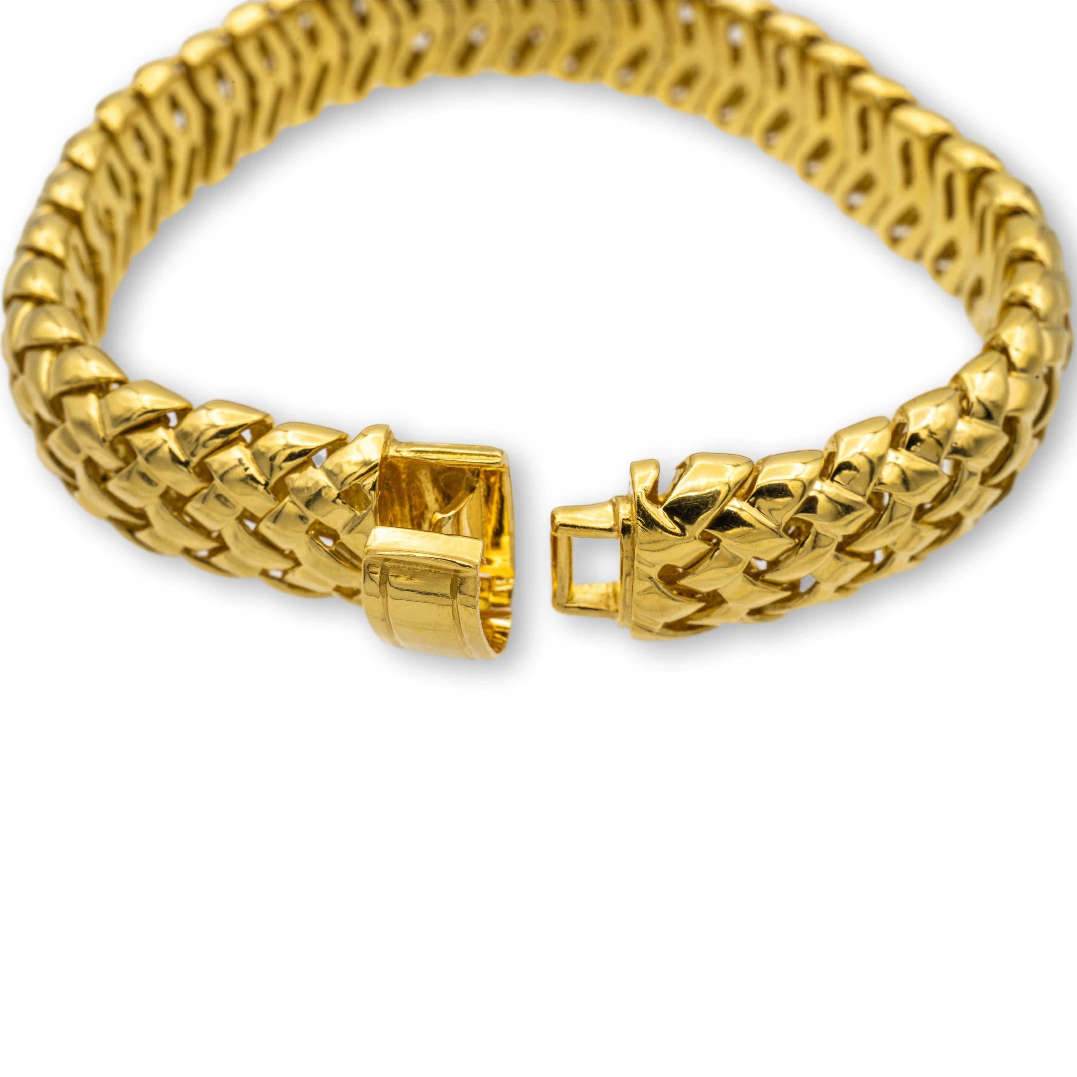 Tiffany & Co. Vintage bracelet from the Vannerie collection finely crafted in 18 Karat yellow gold in a basket weave design with a large folding snap and hook closure mechanism. 

Matching necklace and earrings available.

BRACELET