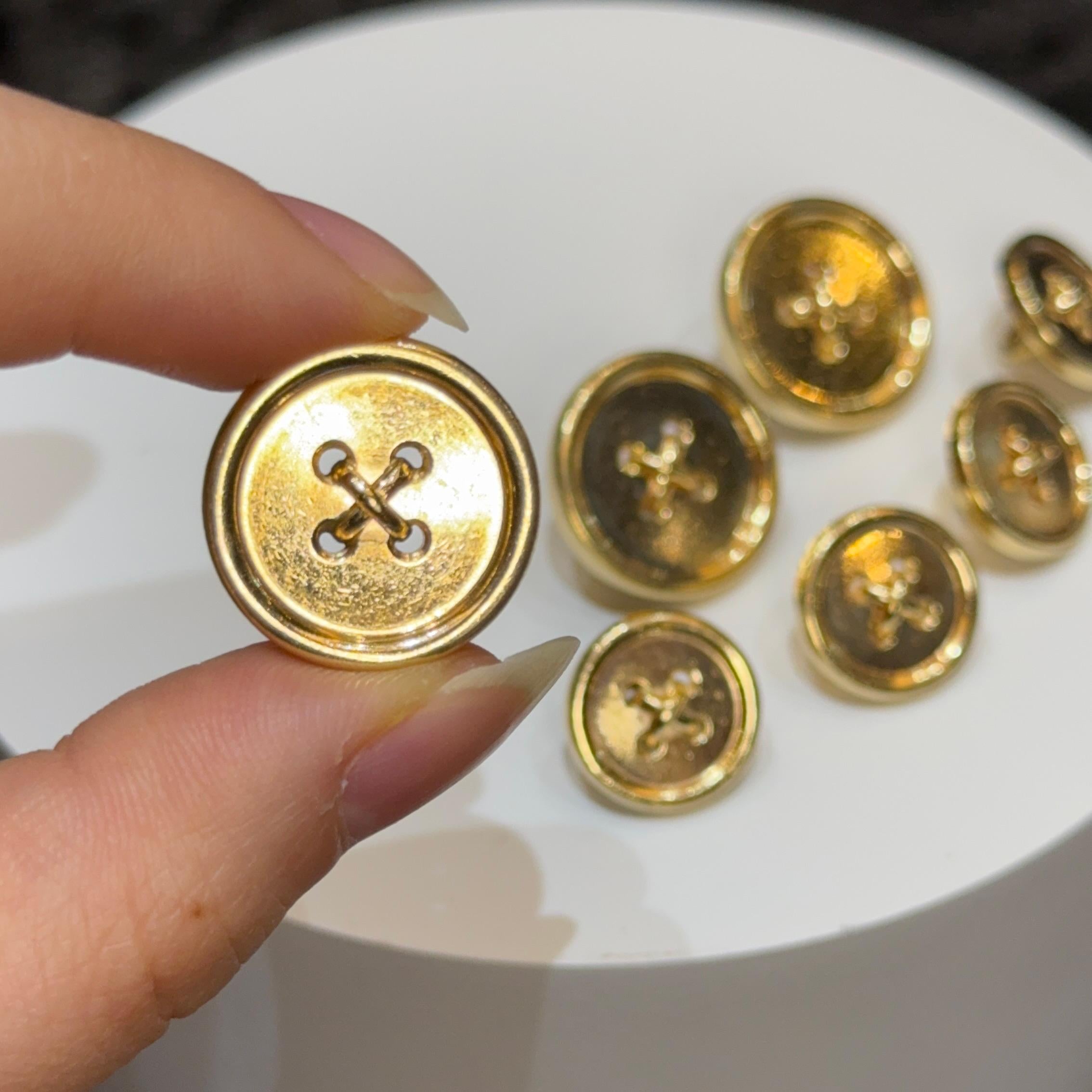 Tiffany & Co 1960's 14K beschriftet Original Gold Button Set von 7 Stücken Antik (Kunsthandwerker*in) im Angebot