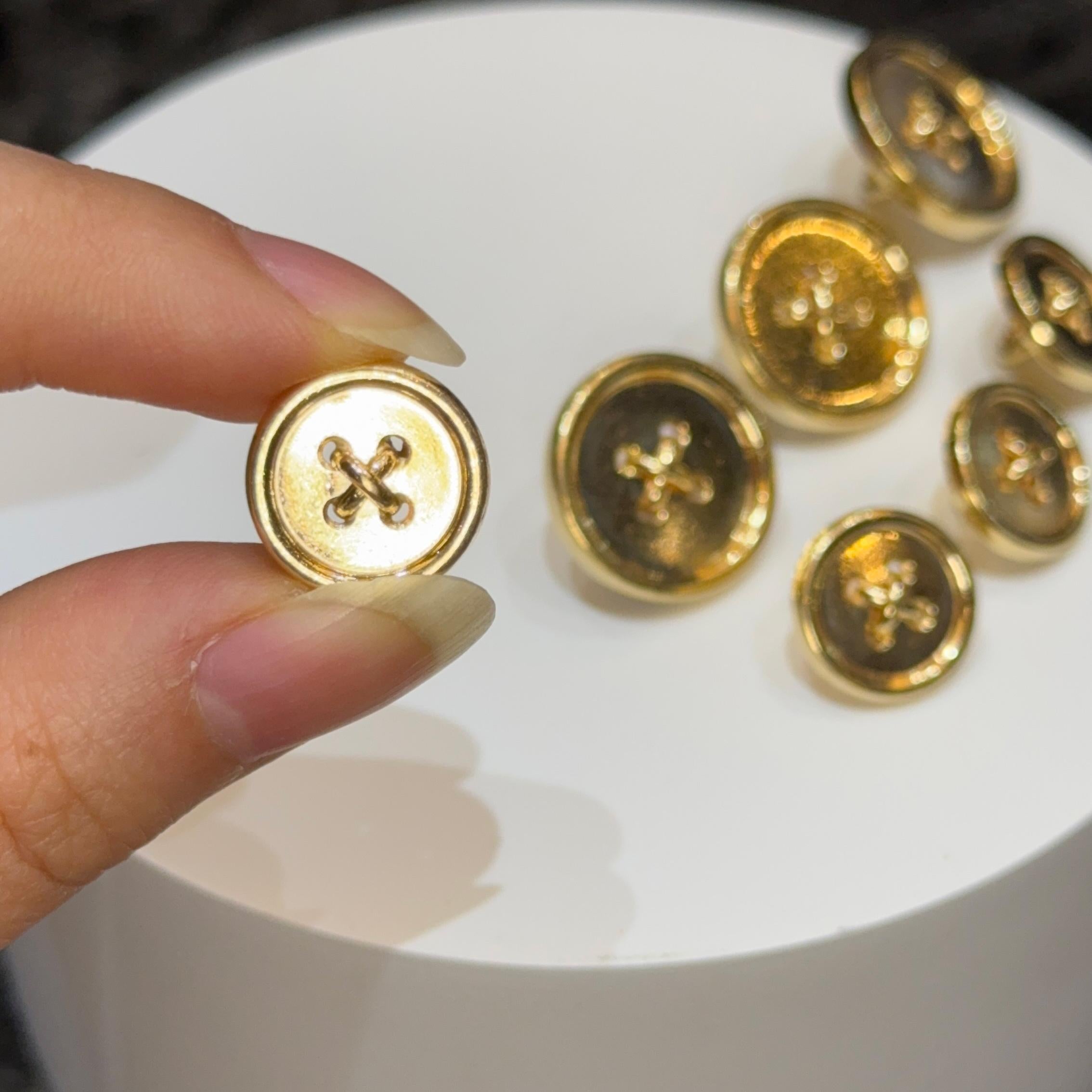 Tiffany & Co 1960's 14K beschriftet Original Gold Button Set von 7 Stücken Antik im Zustand „Gut“ im Angebot in Hung Hom, HK