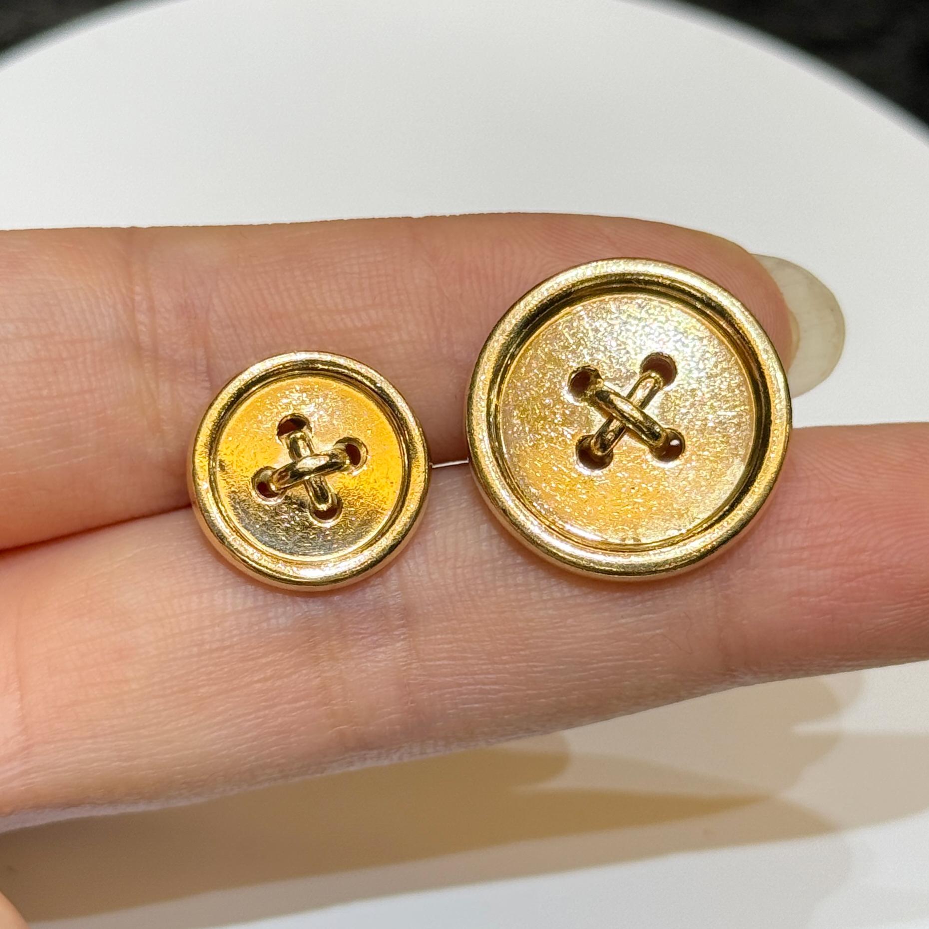 Tiffany & Co 1960's 14K beschriftet Original Gold Button Set von 7 Stücken Antik für Damen oder Herren im Angebot