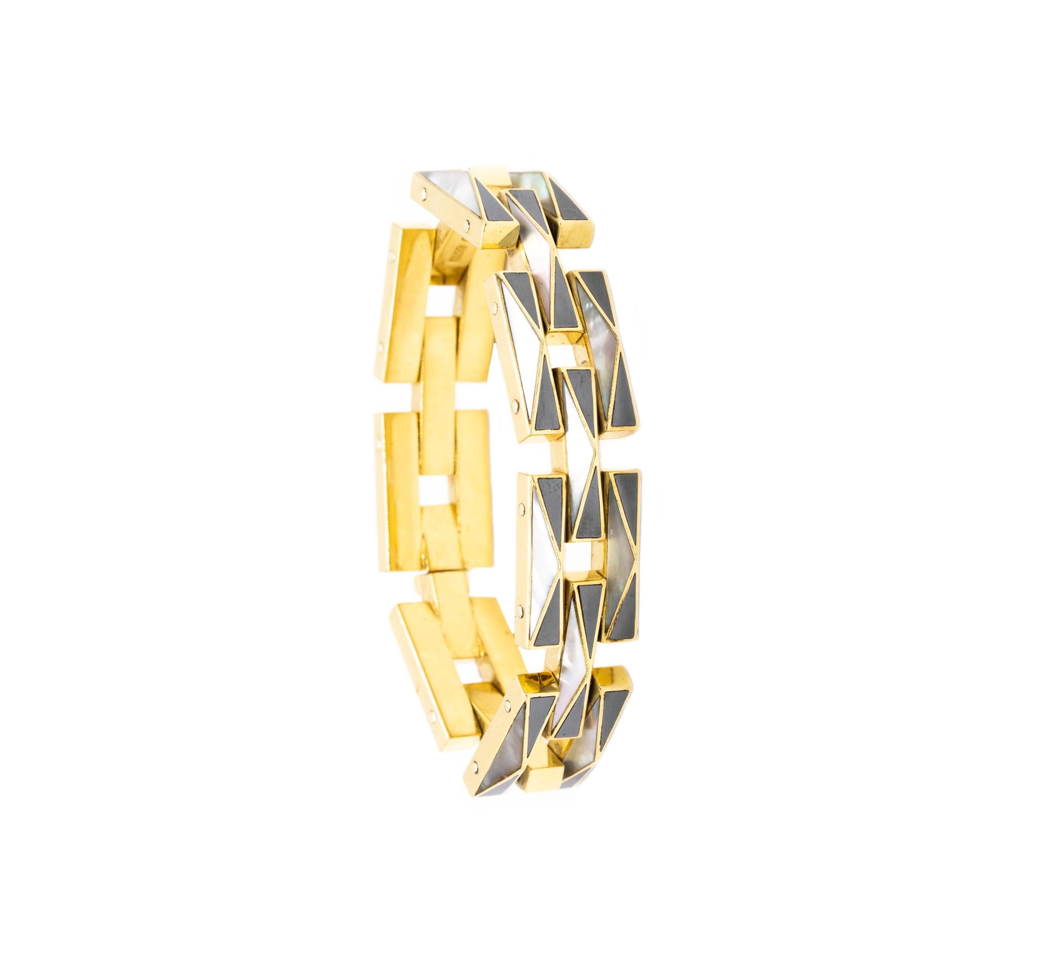 Geometric bracelet designed by Angela Cummings for Tiffany & Co..

A rare vintage bracelet, designed by Angela Cummings at the Tiffany & Co. studios in New York back in the1982. This one-of-a-kind bracelet was carefully crafted in solid yellow gold