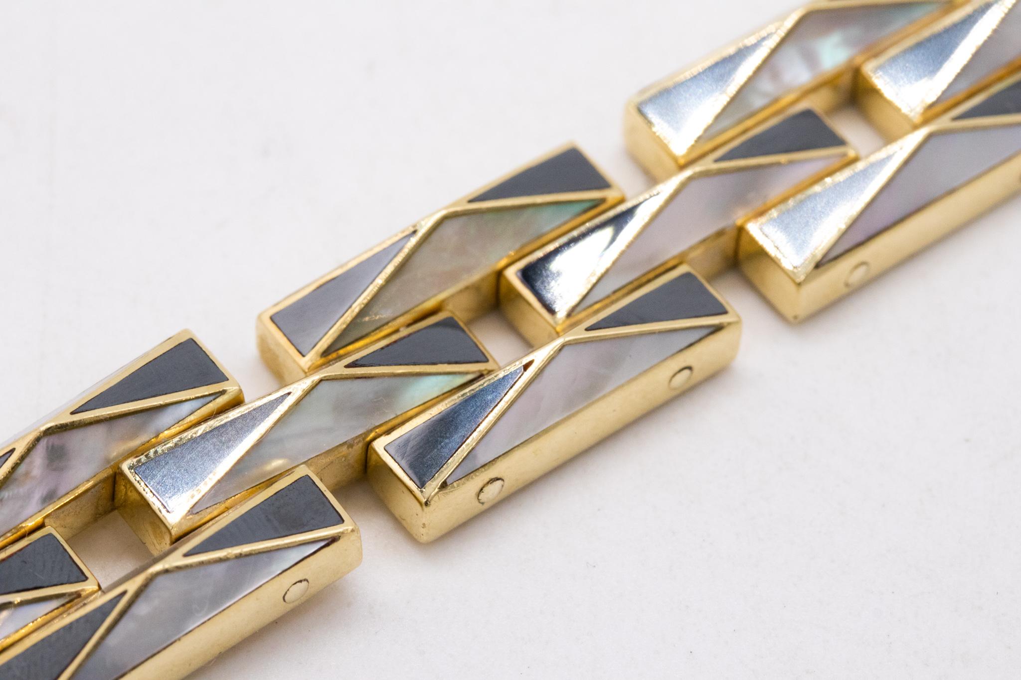 Tiffany And Co. 1982 Angela Cummings Geometric Bracelet 18Kt Gold Inlaid Carving In Excellent Condition For Sale In Miami, FL