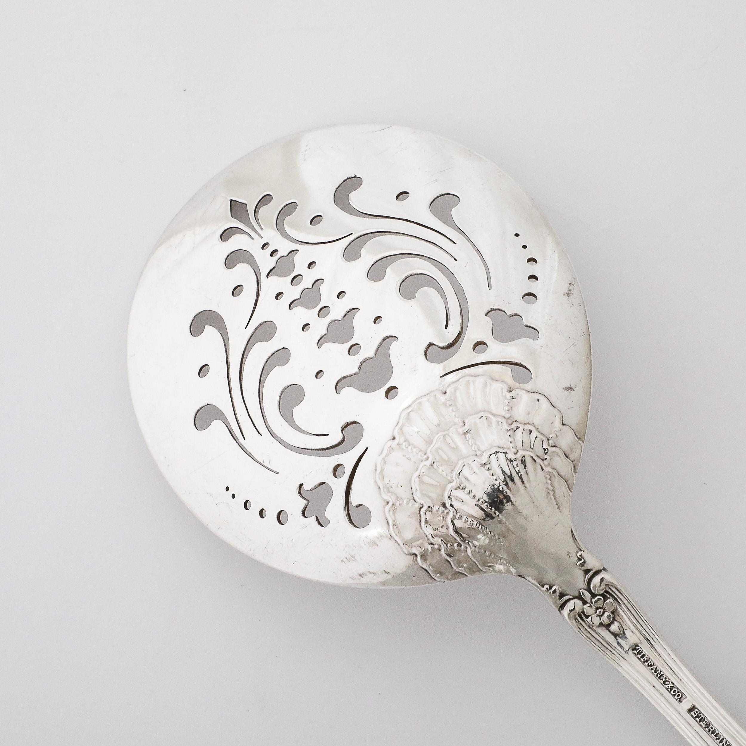 Tiffany and Co. 19th Century Sterling Scalloped Floral Pierced Serving Spoon  For Sale 2