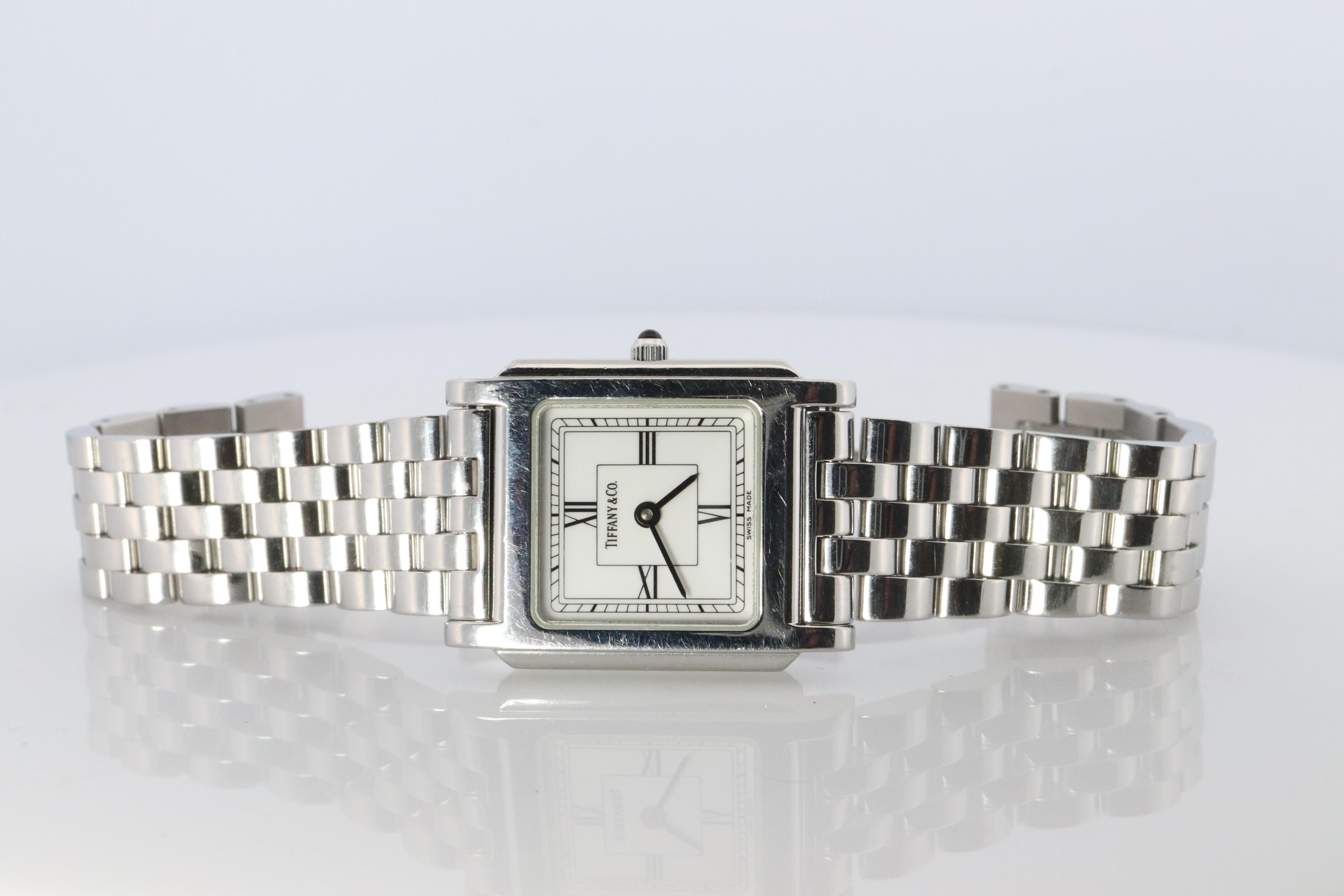 Tiffany & Co. 525 Uhr. Tiffany Tank-Quarz-Uhr. T&CO Square Portfolio. (Moderne) im Angebot