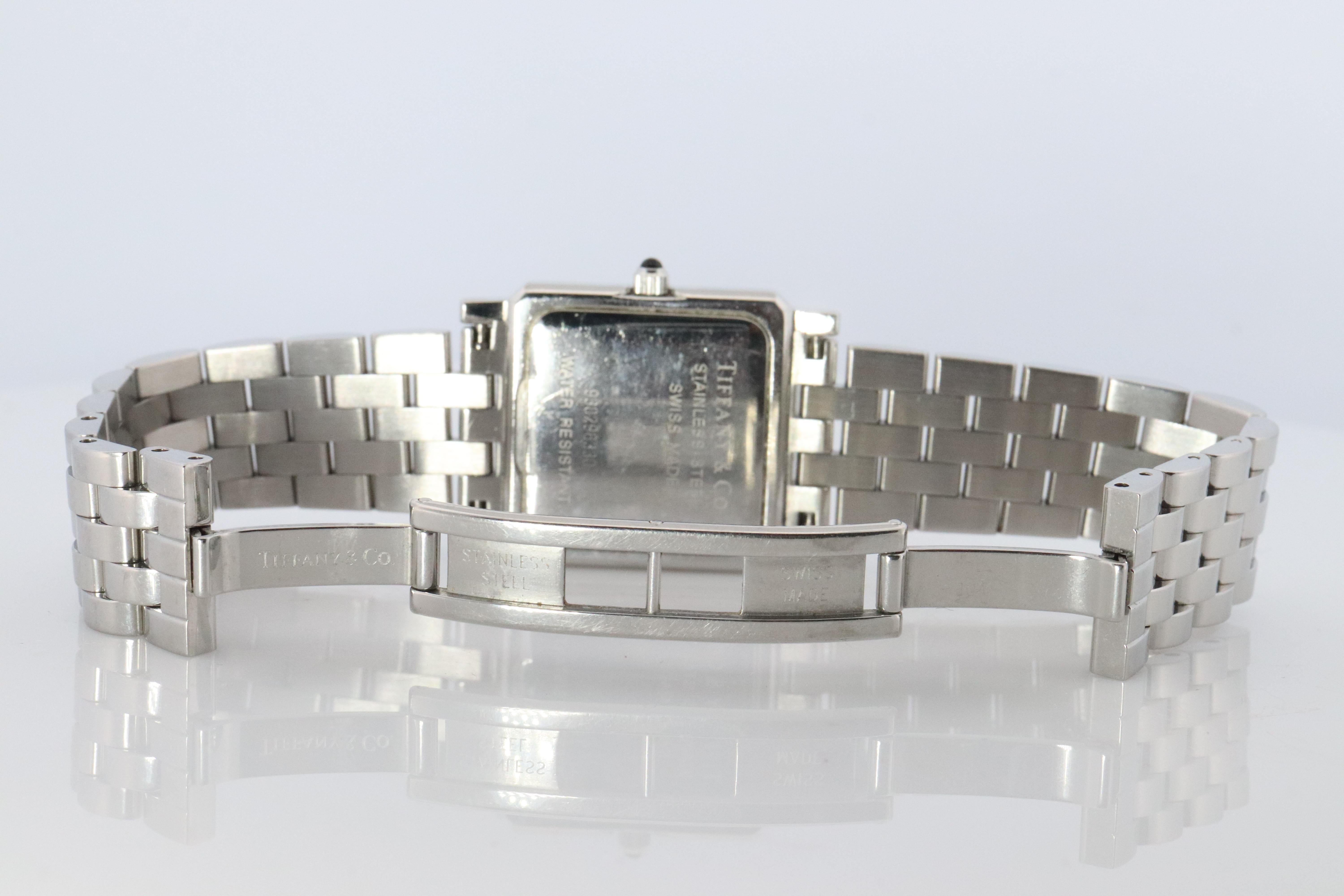 Tiffany & Co. 525 Uhr. Tiffany Tank-Quarz-Uhr. T&CO Square Portfolio. im Zustand „Gut“ im Angebot in Port Charlotte, FL