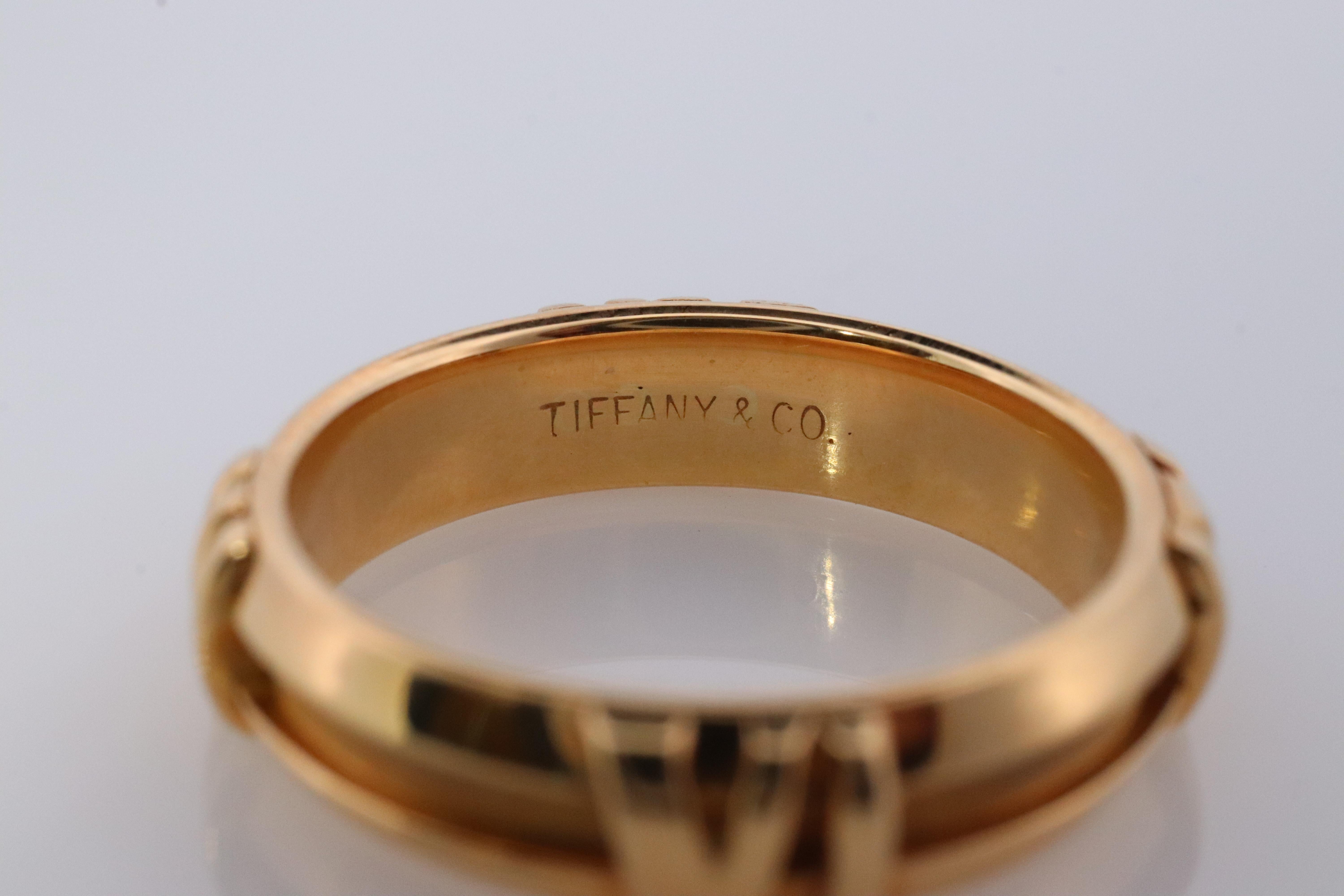 Tiffany & Co. Anillo Atlas. Pulsera auténtica de números romanos Tiffany de oro amarillo de 18 quilates. en Bueno estado para la venta en Port Charlotte, FL