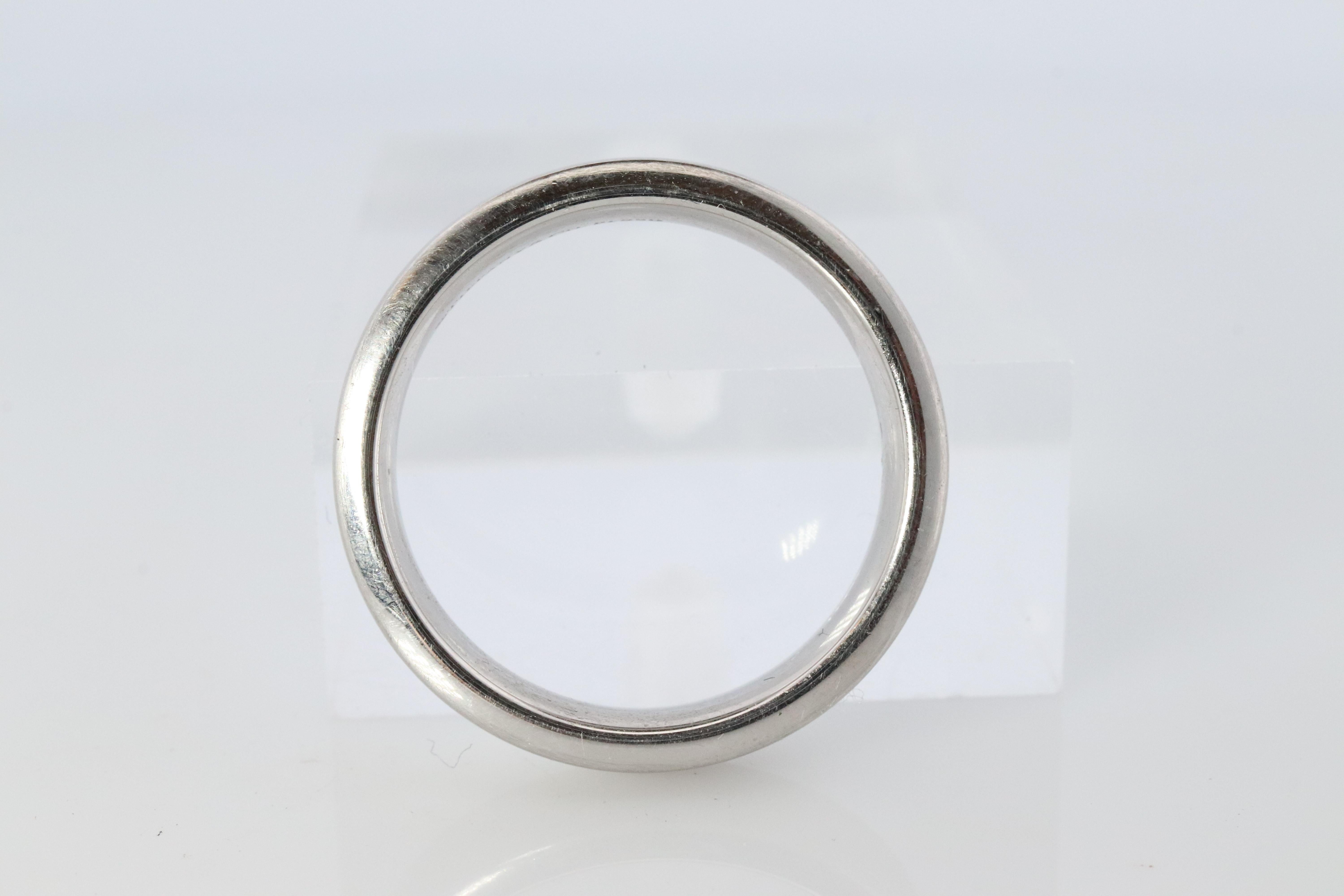 Authentischer Ring von Tiffany und Co. Charles Tiffany 5 mm Band aus Platin-Satin mit Platin-Fassung. im Angebot 1