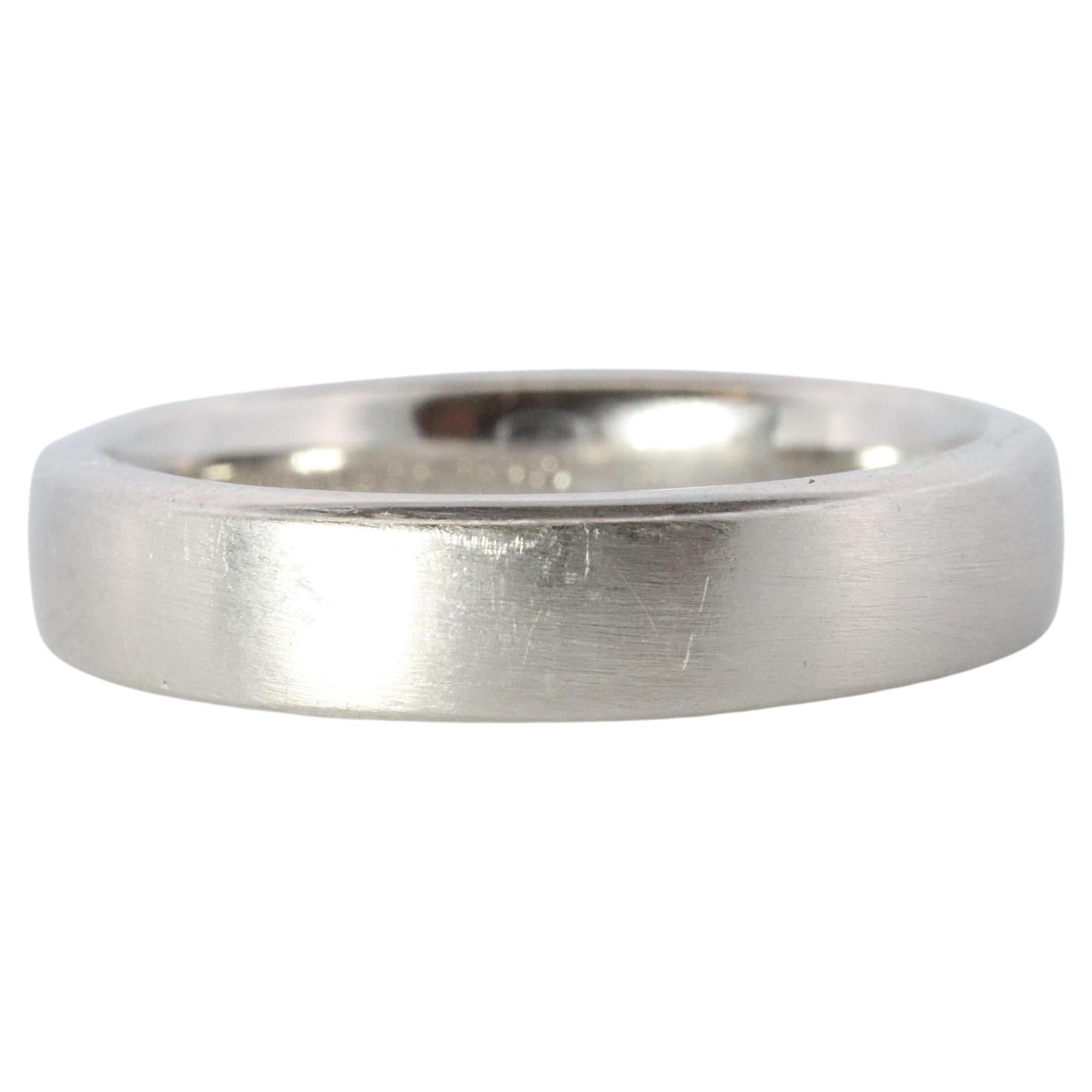 What is a Tiffany style setting?
