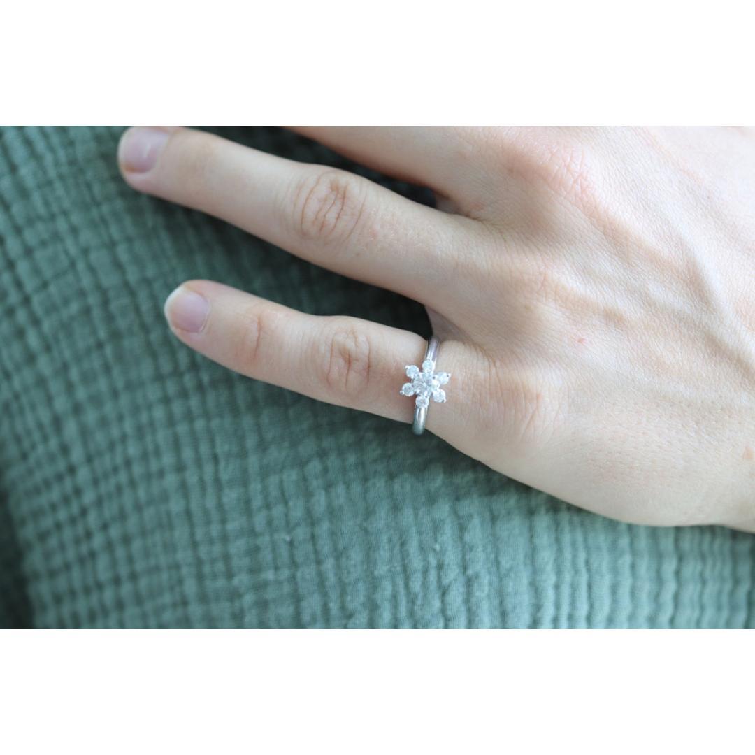 Tiffany and Co. Diamond Ring. Platinum Flower Diamond Band. Tiffany and Company For Sale 3