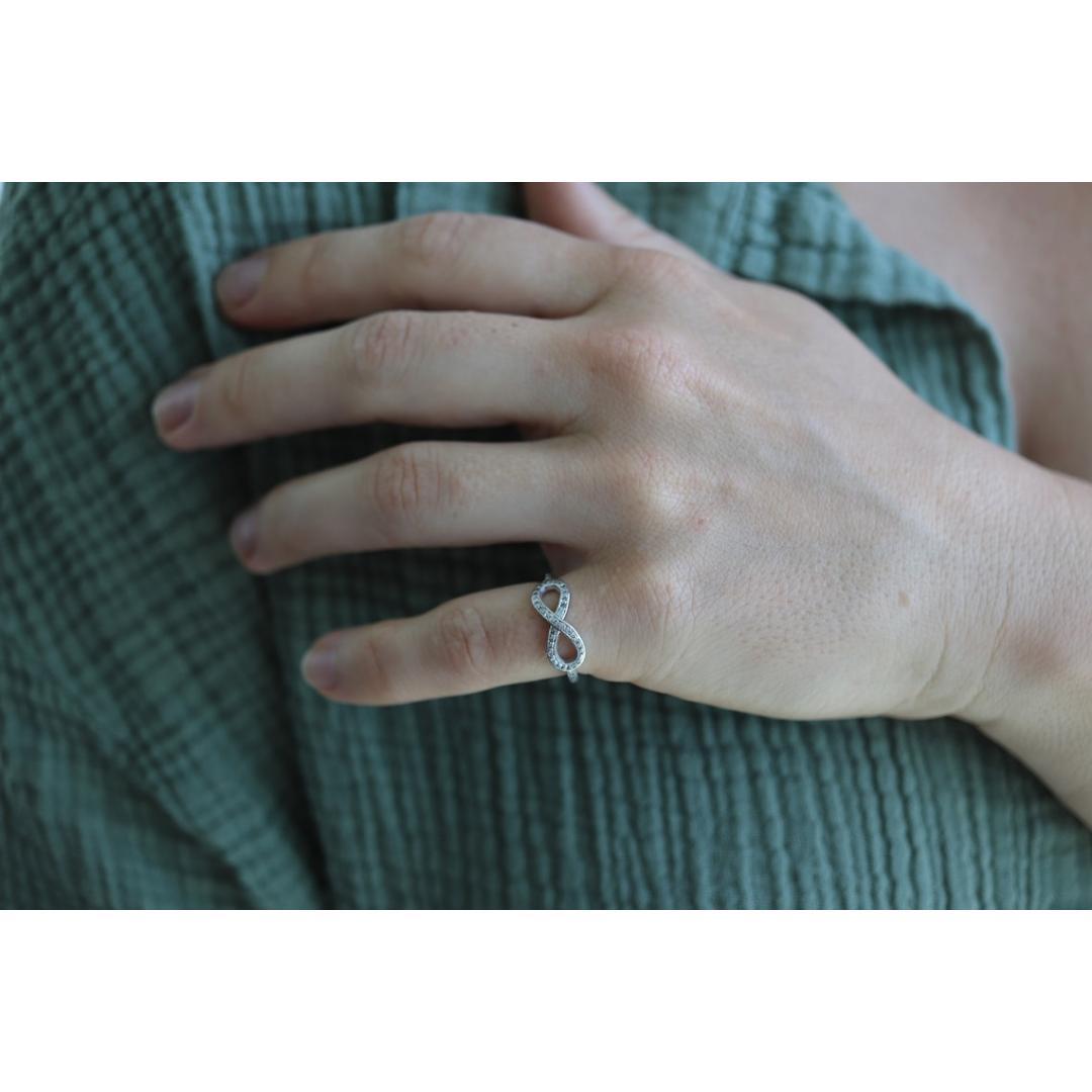 Women's Tiffany and Co. Diamond Ring. Platinum Infinity Diamond Band. Infinity Loop For Sale