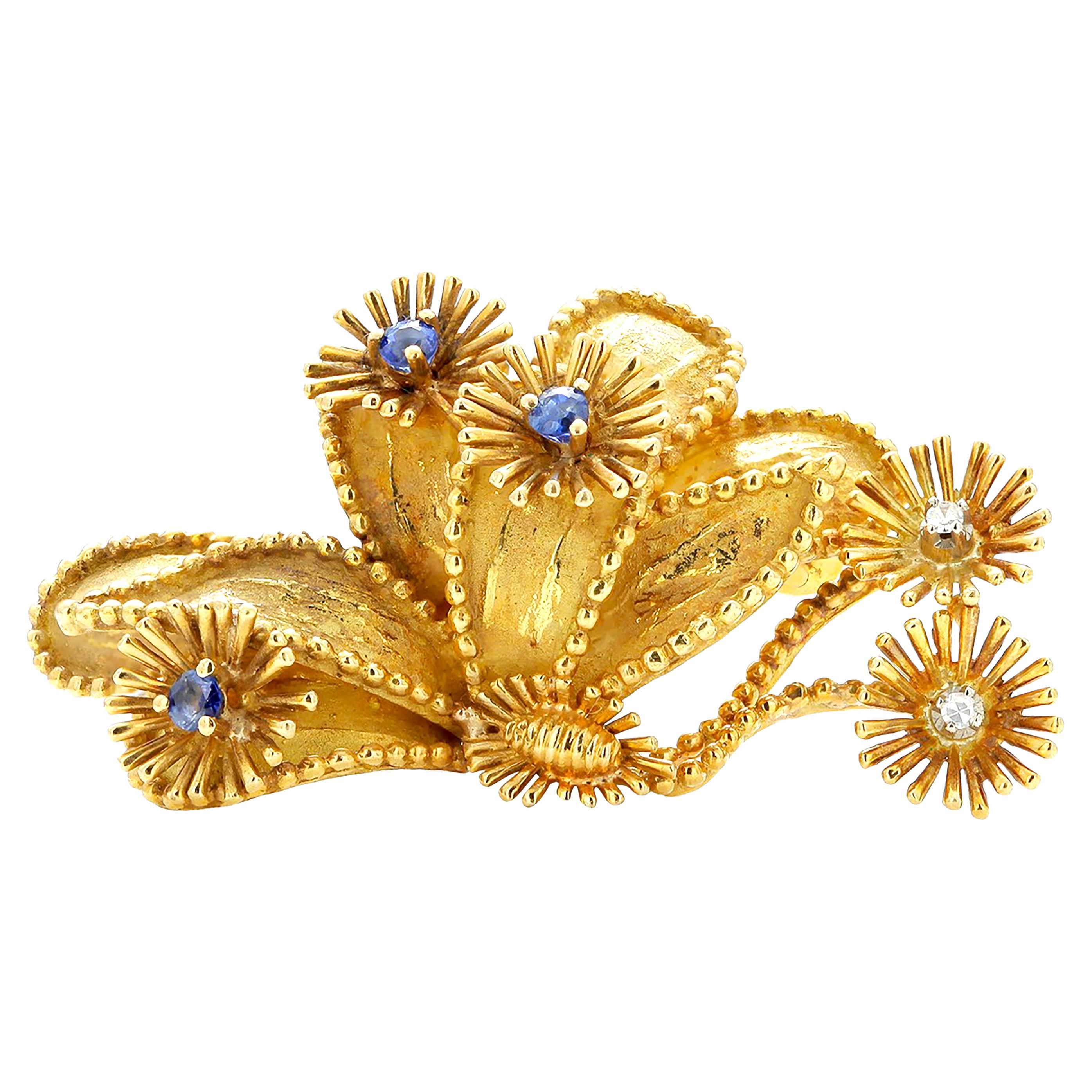 Taille ronde Tiffany & Co Or 18 carats Saphir et diamant Broche florale 1.75 pouces  en vente