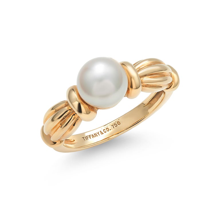 Women's or Men's Tiffany and Co Eighteen Karat Yellow Gold Pearl Ring For Sale