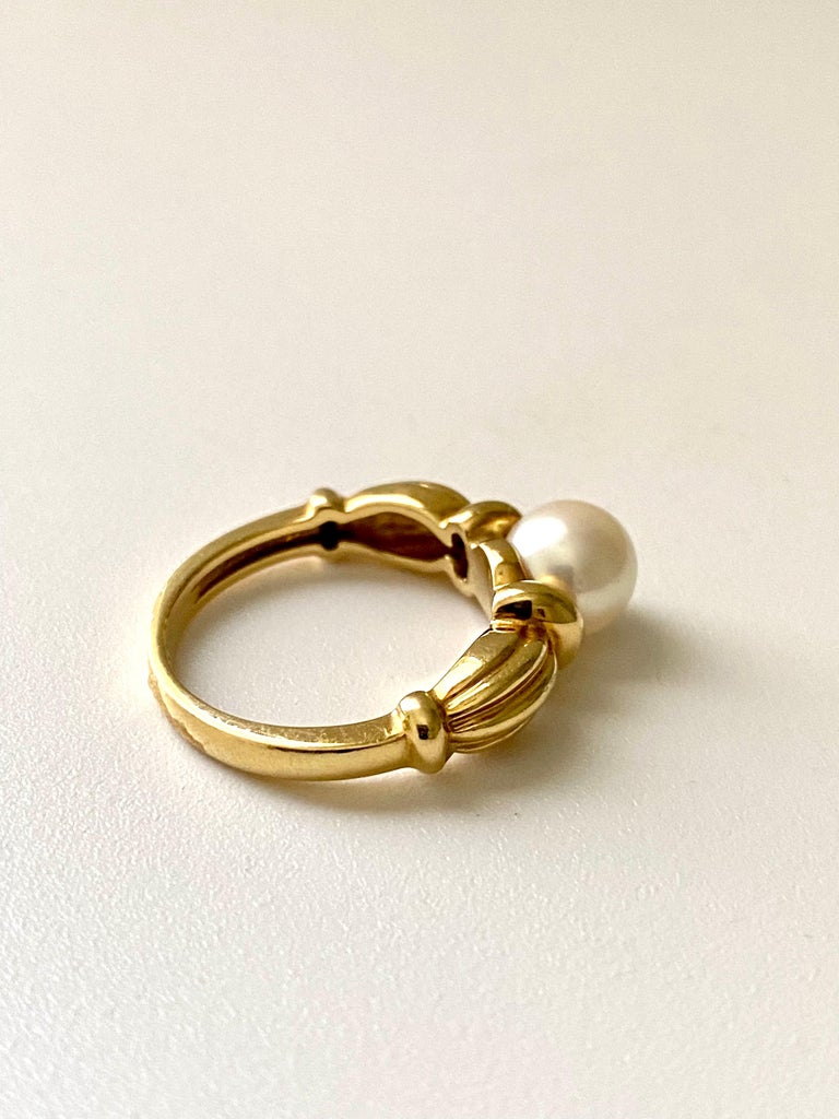 Tiffany and Co Eighteen Karat Yellow Gold Pearl Ring For Sale 3