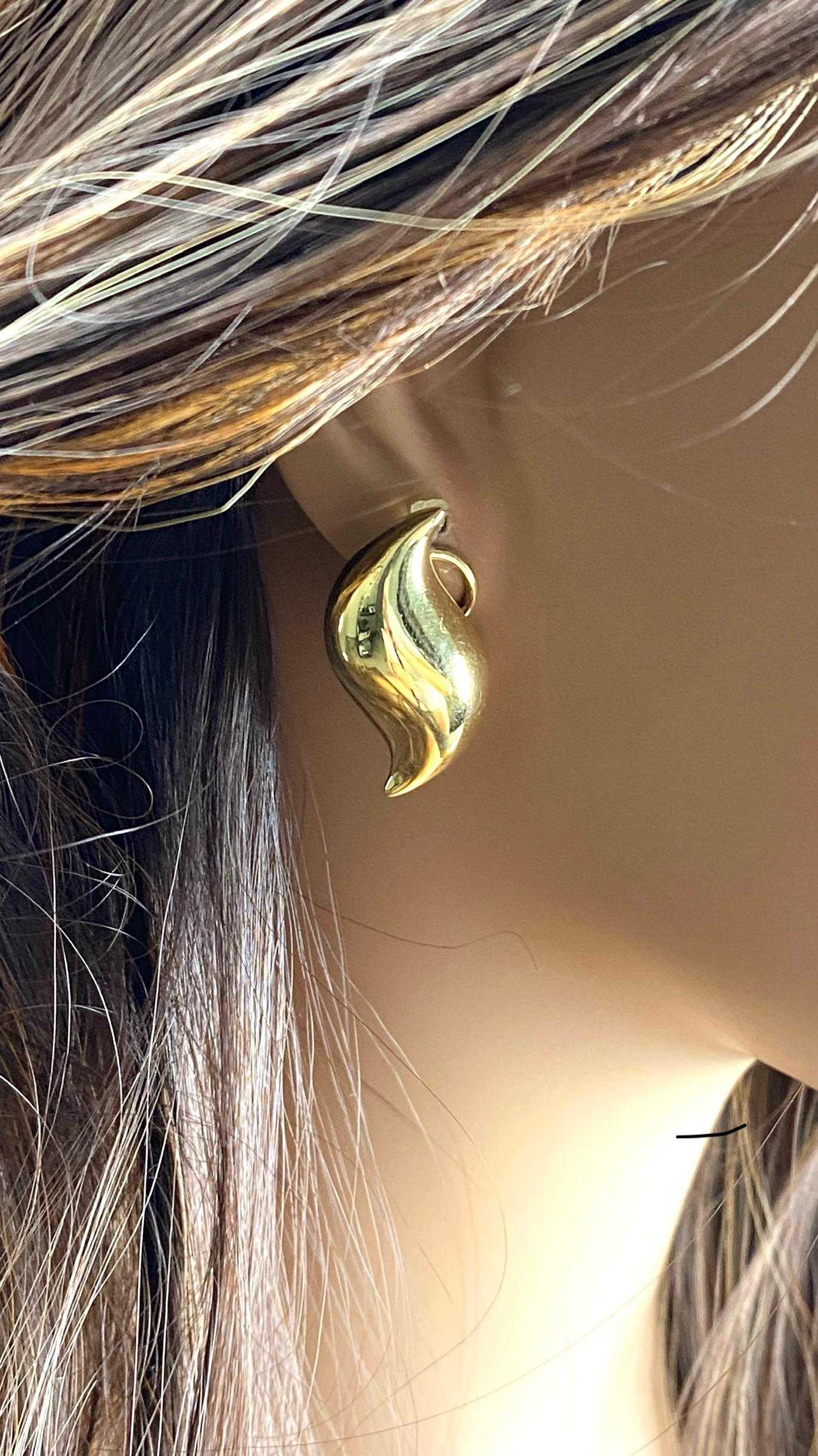 Tiffany and Co Elsa Peretti 1.5 Inch Long Earrings 18K Karat Yellow Gold For Sale 6