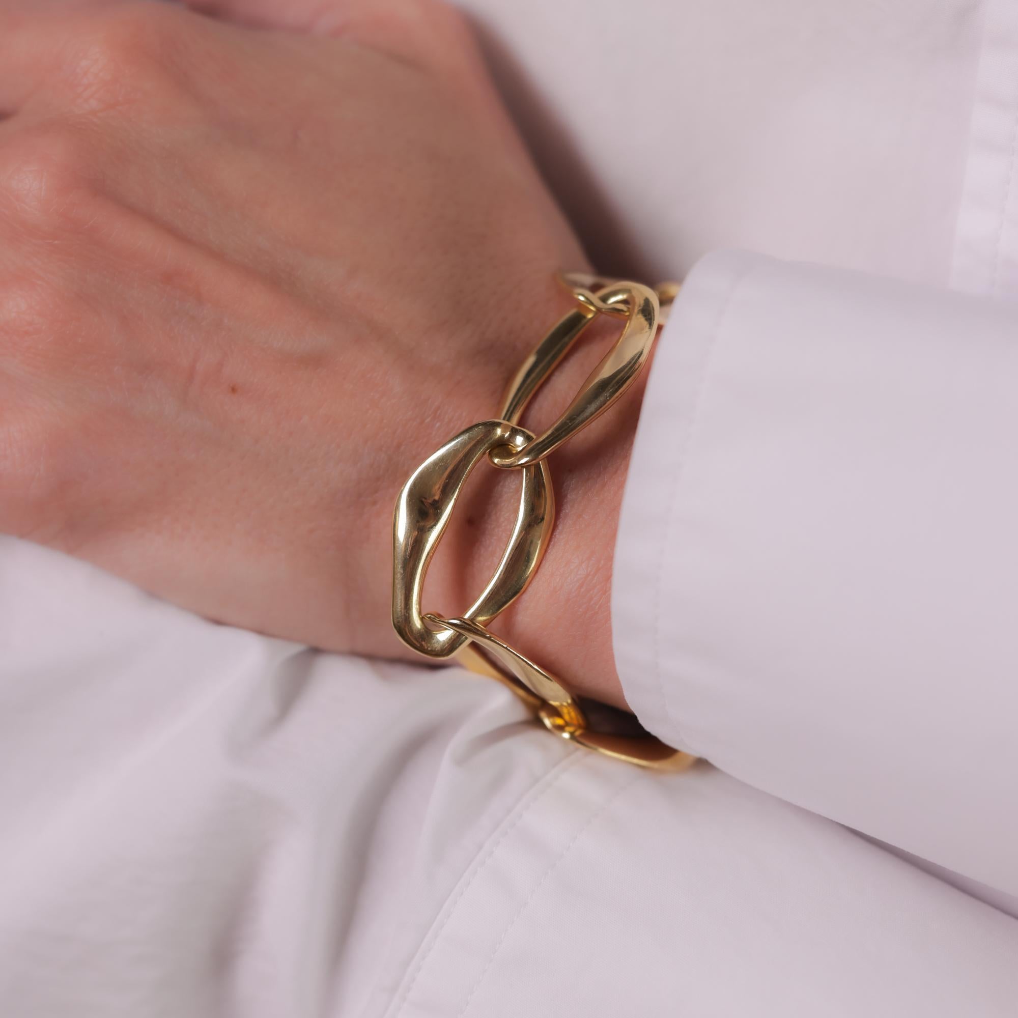 Tiffany and Co. Elsa Peretti 18k yellow gold Aegean Toggle bracelet In Excellent Condition In Beverly Hills, CA