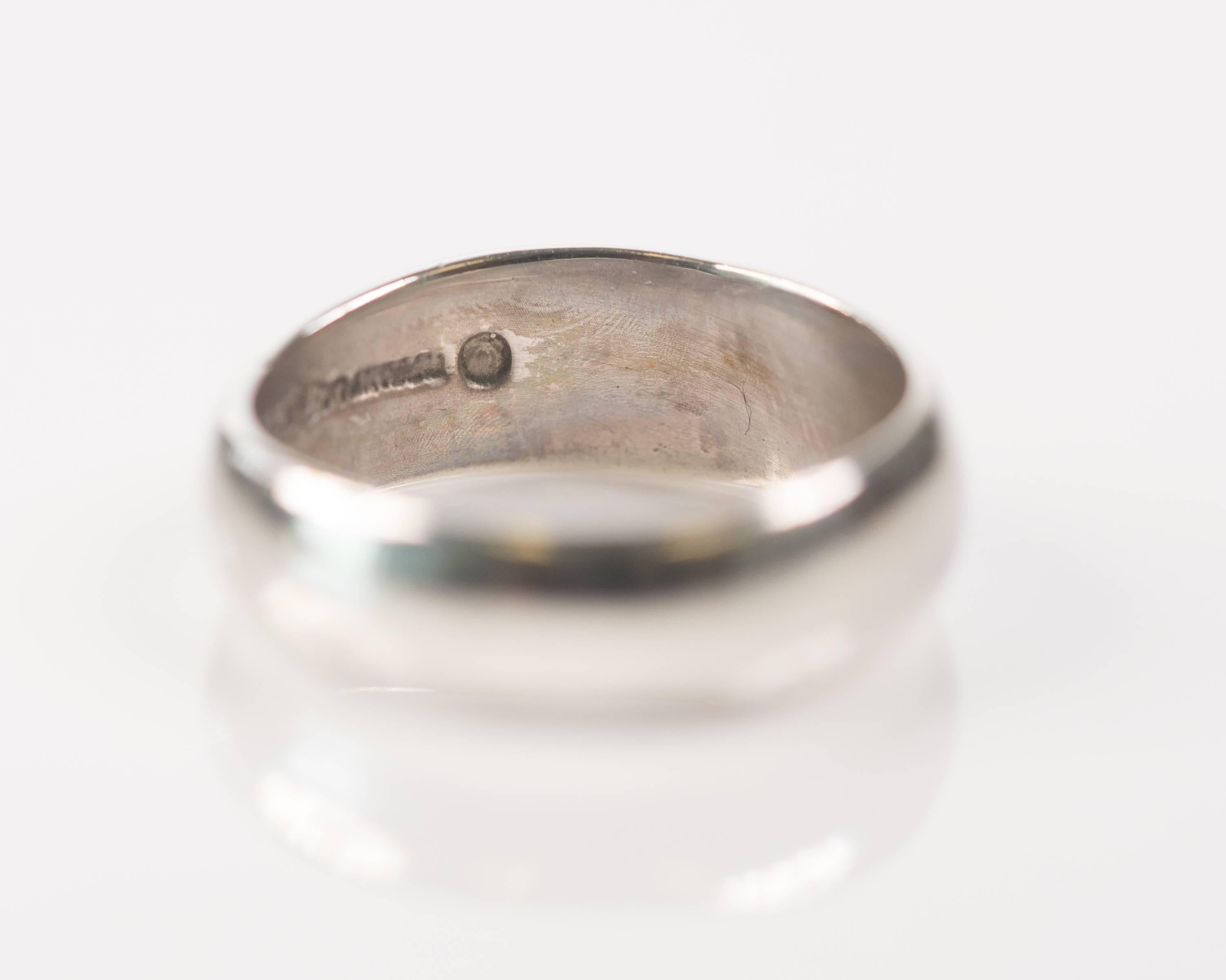 Tiffany and Co. Elsa Peretti Collection Sterling Silver Bean Ring In Good Condition In Hicksville, NY