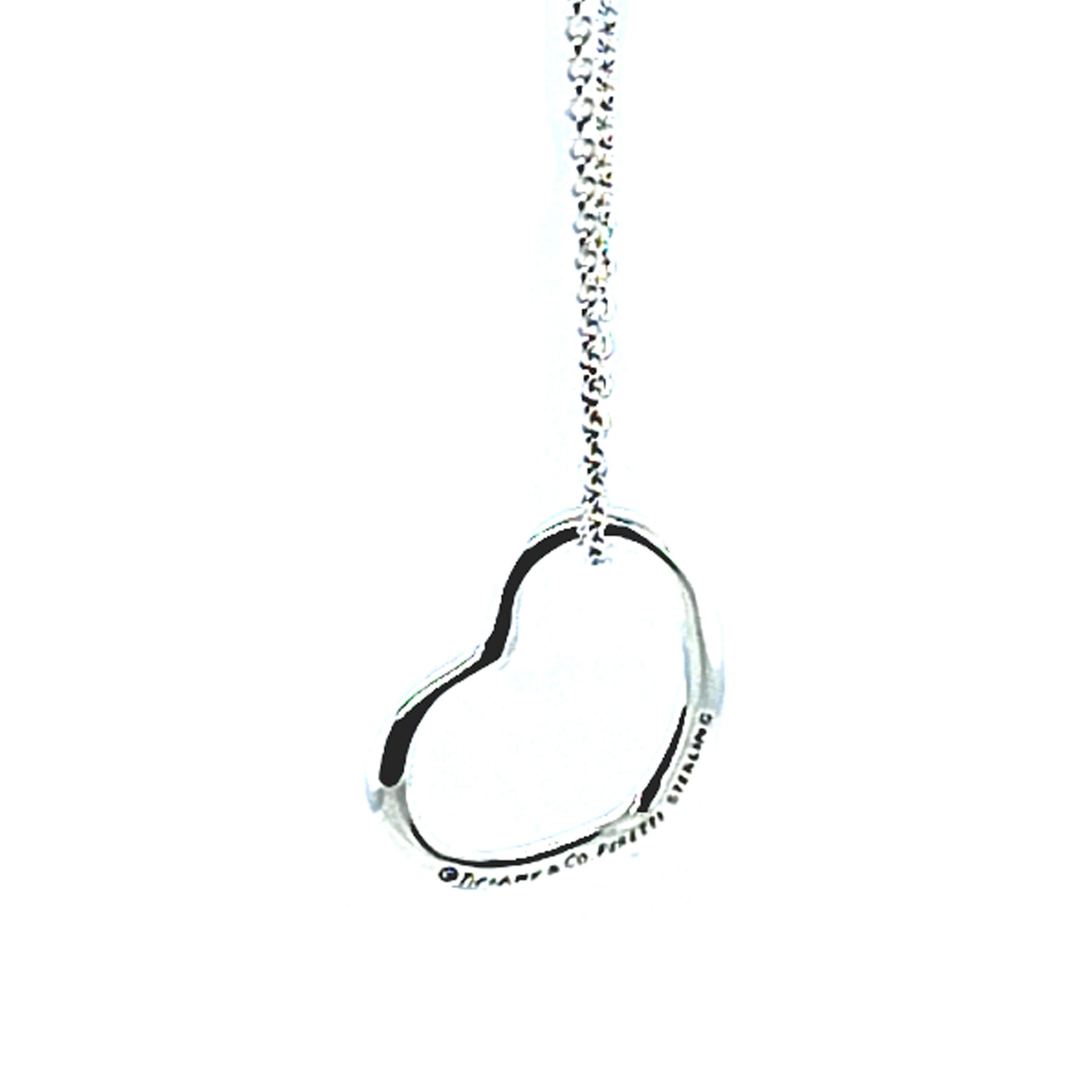 Tiffany and Co Elsa Peretti Silver Heart Necklace In Good Condition For Sale In Coral Gables, FL