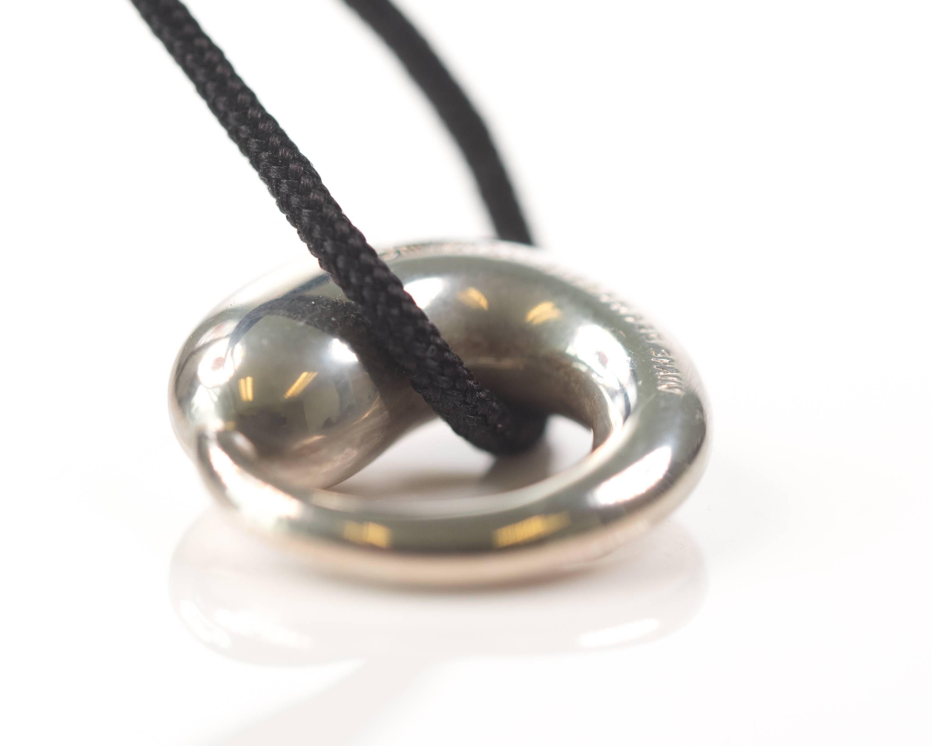 Tiffany and Co. Elsa Peretti Sterling Silver Eternal Circle Pendant Necklace In Good Condition In Hicksville, NY