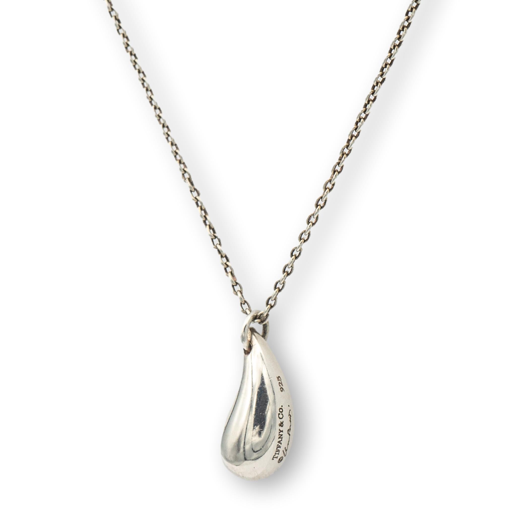 Tiffany & Co. Elsa Peretti finely crafted in sterling silver with a teardrop pendant that measures 12mm long and hangs off a link chain with spring ring closure. The chain length is 16.5
