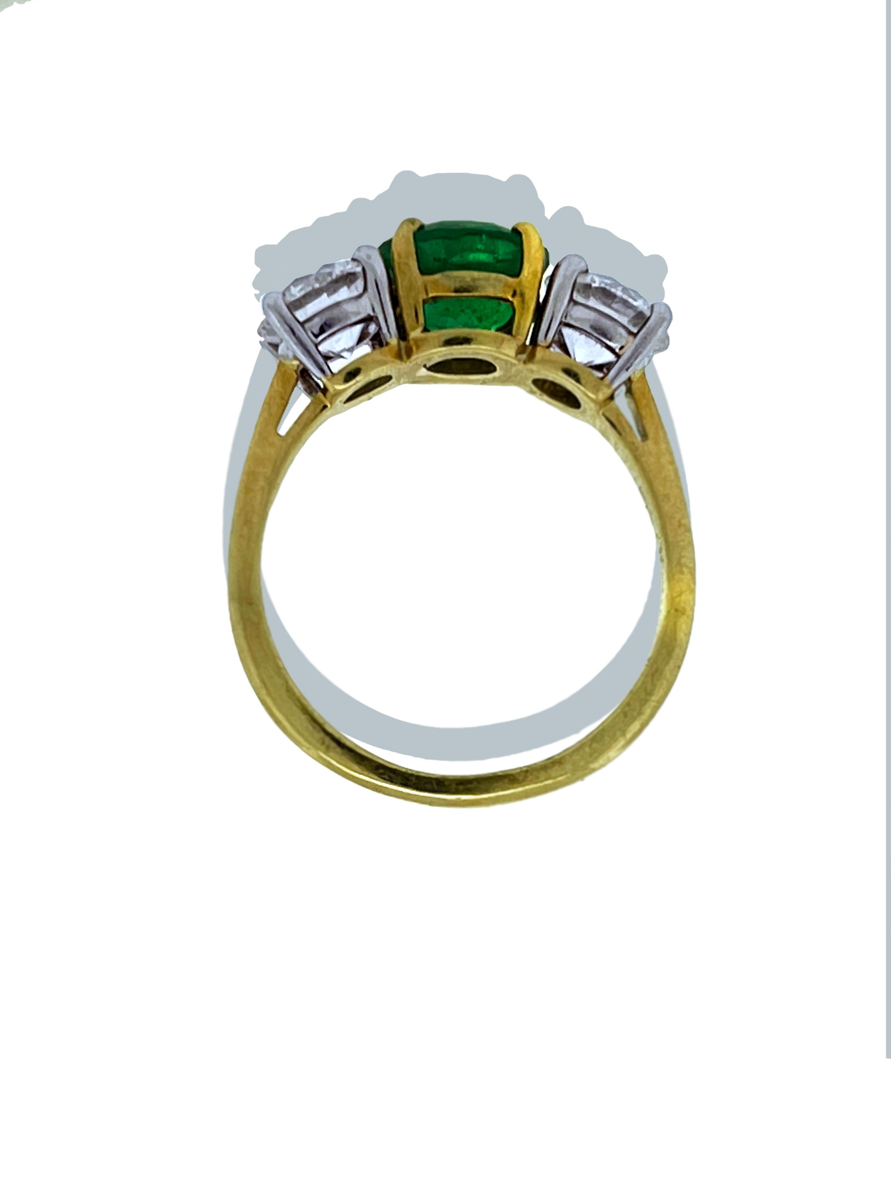 Tiffany und Co. Ring mit Smaragd und Diamant mit drei Steinen (Moderne) im Angebot