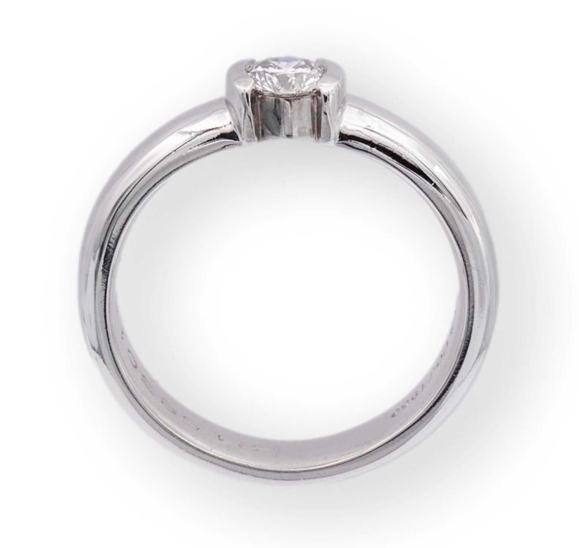Tiffany und Co. Etoile Platin Verlobungsring mit rundem Diamanten .29 Karat im Zustand „Hervorragend“ im Angebot in New York, NY