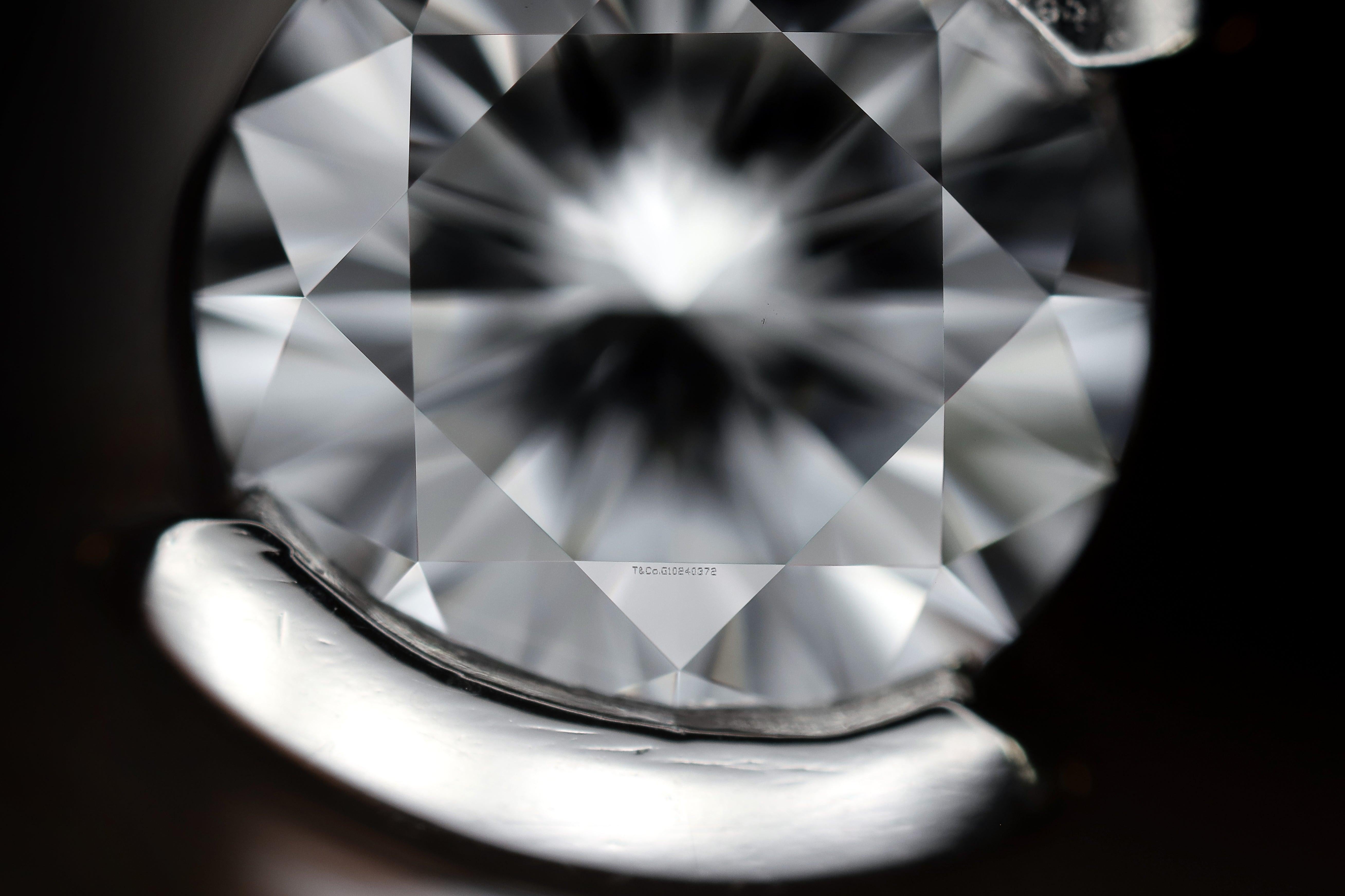 Tiffany and Co. Etoile Platinum Round Diamond Engagement Ring .29ct For Sale 3