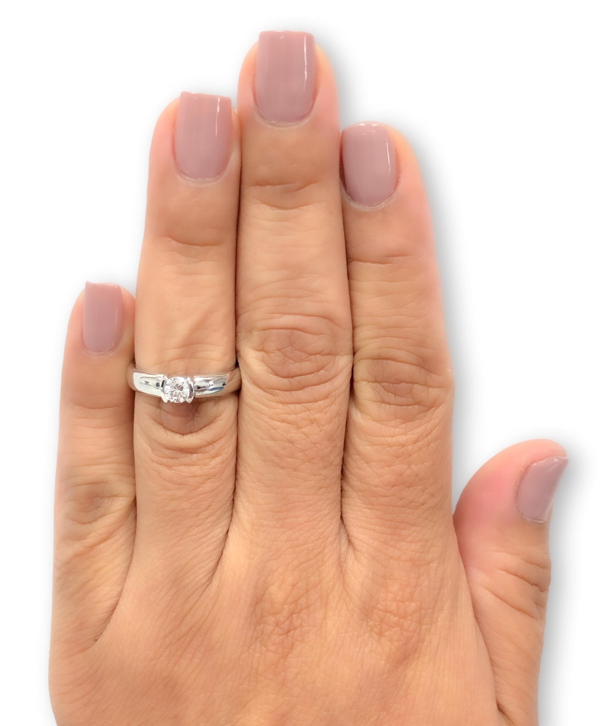 Tiffany and Co. Bague de fiançailles Etoile en platine avec diamant rond .29ct Pour femmes en vente