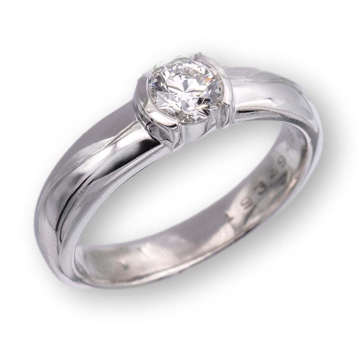 Tiffany and Co. Etoile Platinum Round Diamond Engagement Ring .35ct FVVS2 W/Rece In Excellent Condition In New York, NY