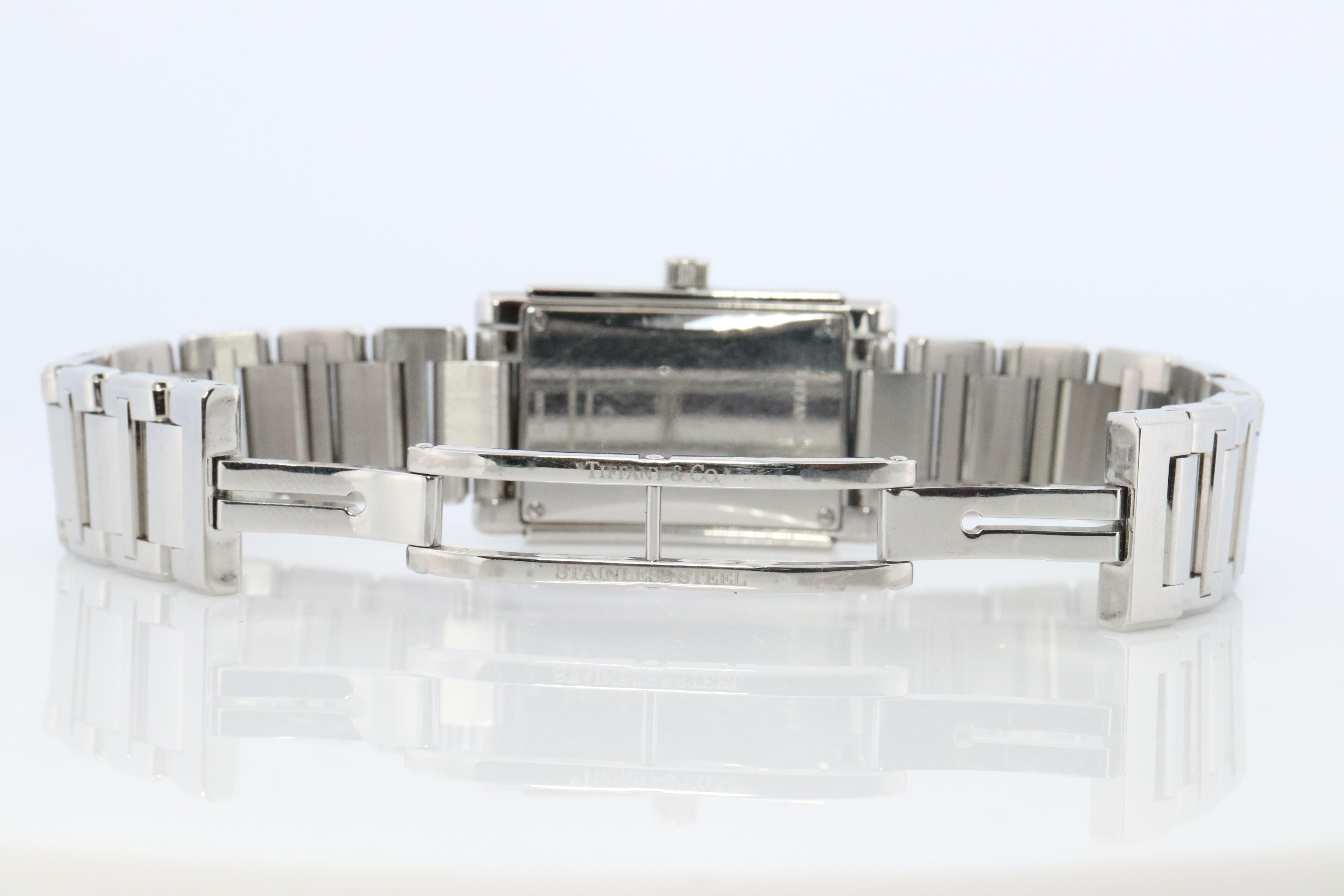 Tiffany & Co. Grand Resonator Uhr. Tiffany Tank-Quarz-Uhr. (Rundschliff) im Angebot