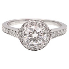 Tiffany und Co. Verlobungsring mit Halo und runder Umarmung .69ct TW GVVS2