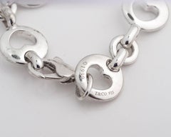 Tiffany & Co. Charm-Armband aus Sterlingsilber mit Herzgliedern