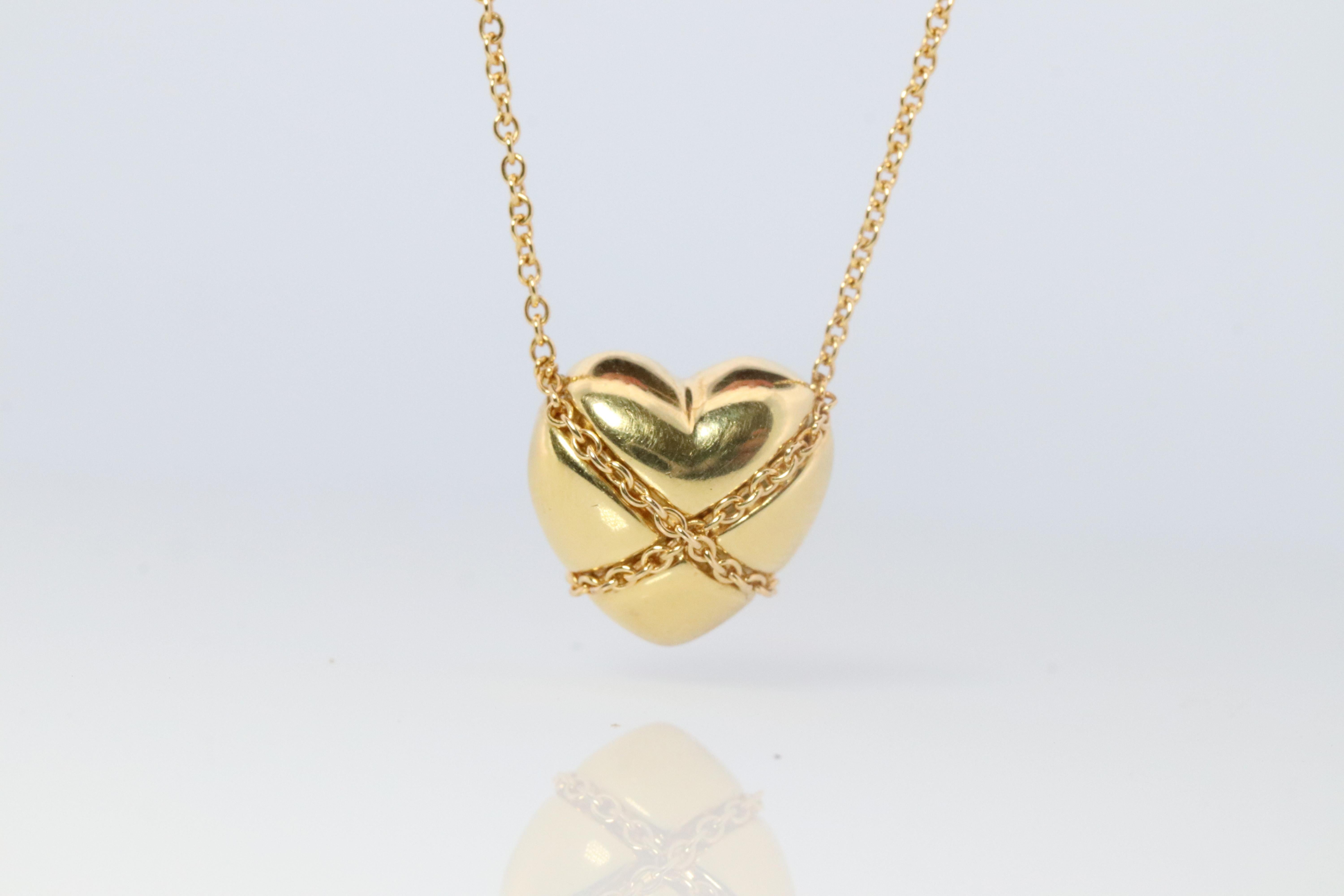 Round Cut Tiffany and Co Heart Pendant 18k Tiffany Elsa Peretti Puffed Heart Necklace For Sale