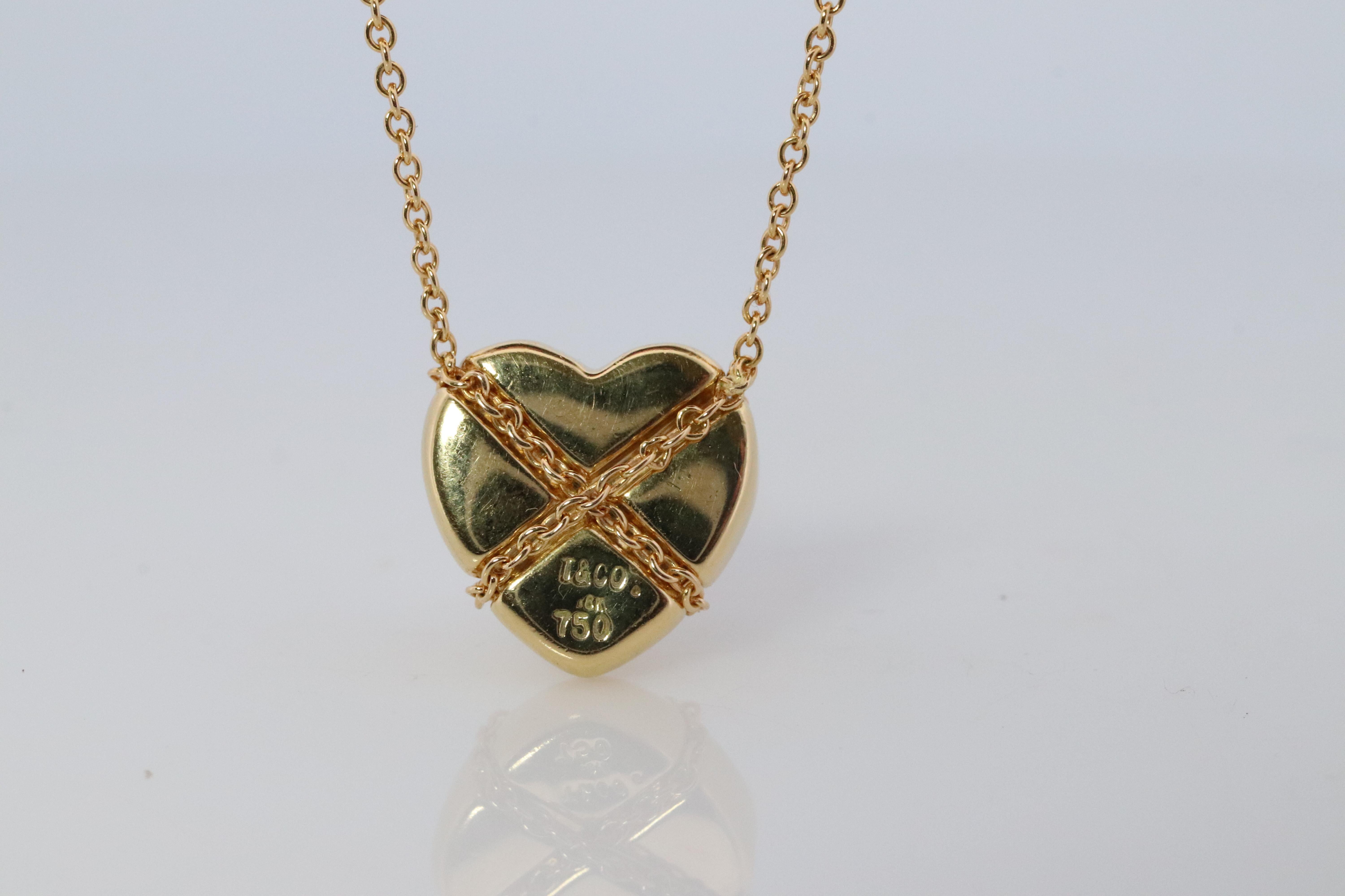 Women's or Men's Tiffany and Co Heart Pendant 18k Tiffany Elsa Peretti Puffed Heart Necklace For Sale