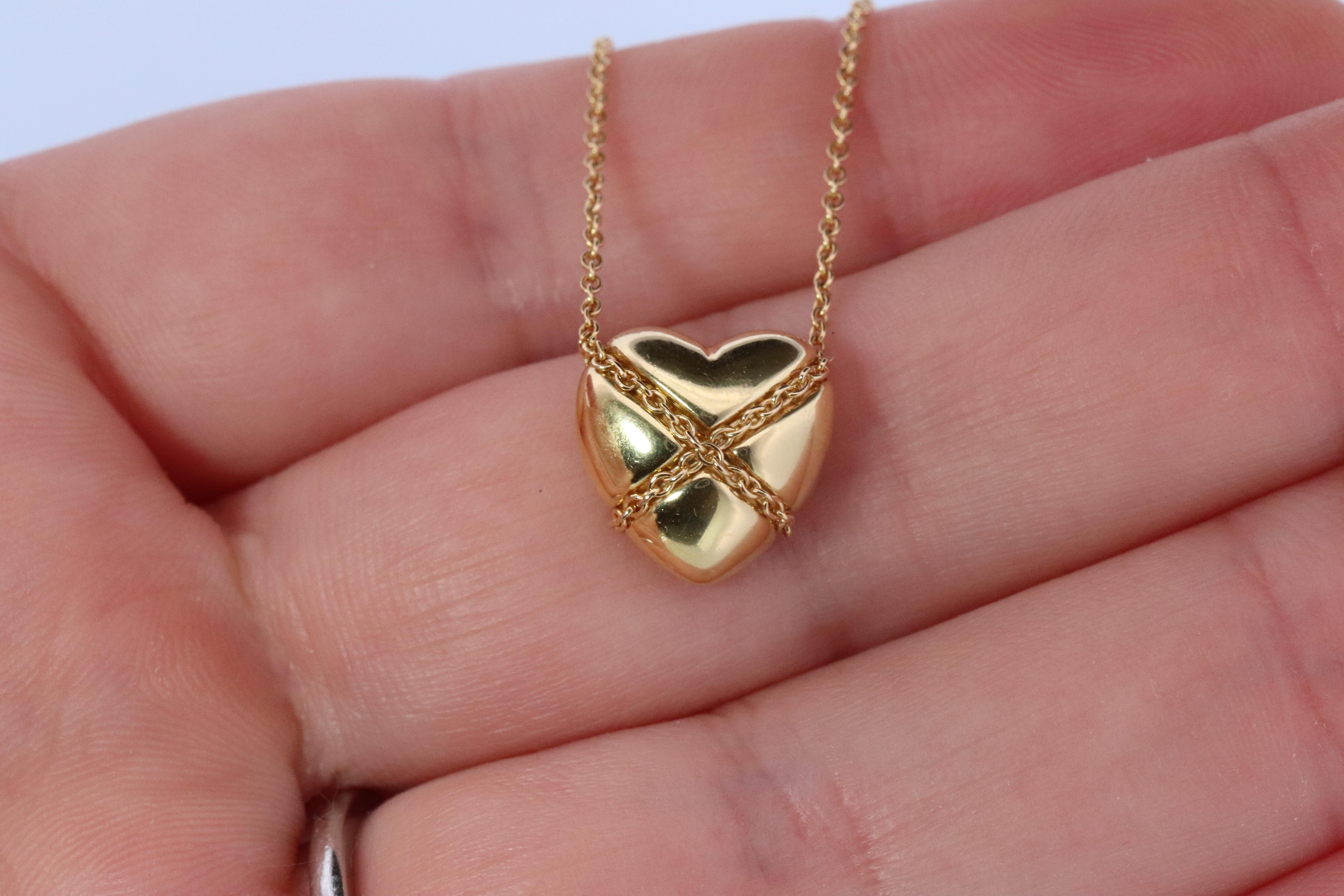 Tiffany and Co Heart Pendant 18k Tiffany Elsa Peretti Puffed Heart Necklace For Sale 2