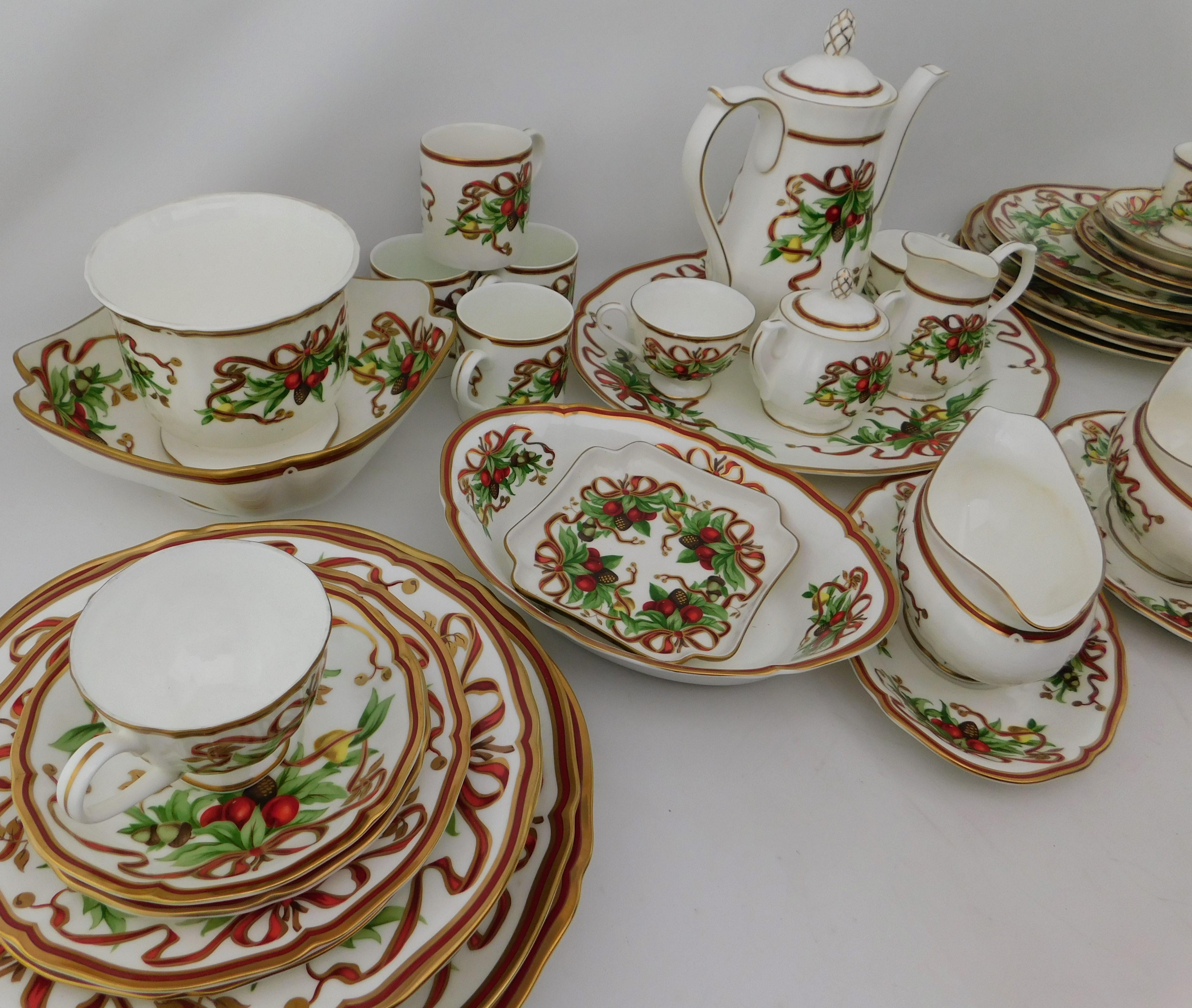 Tiffany and Co. Holiday Christmas 42 Piece Bone China Service Setting Japan In Good Condition In Hamilton, Ontario
