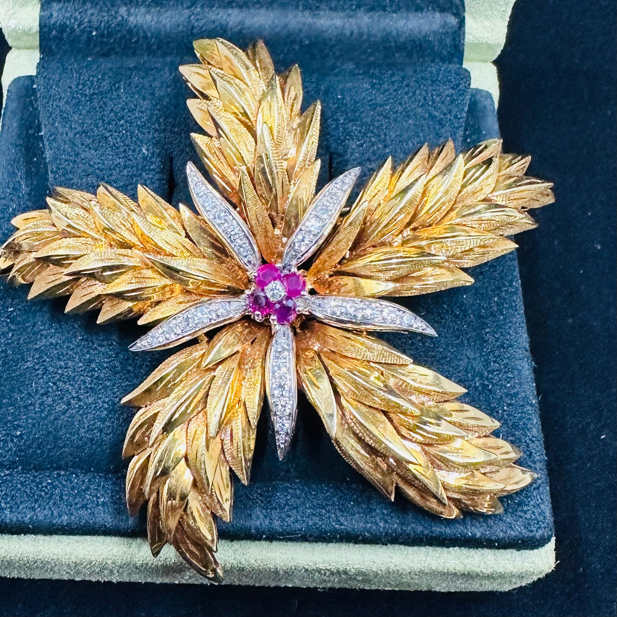 Tiffany and Co Large Brooch 18k Yellow Gold  In Good Condition For Sale In Beverly Hills, CA