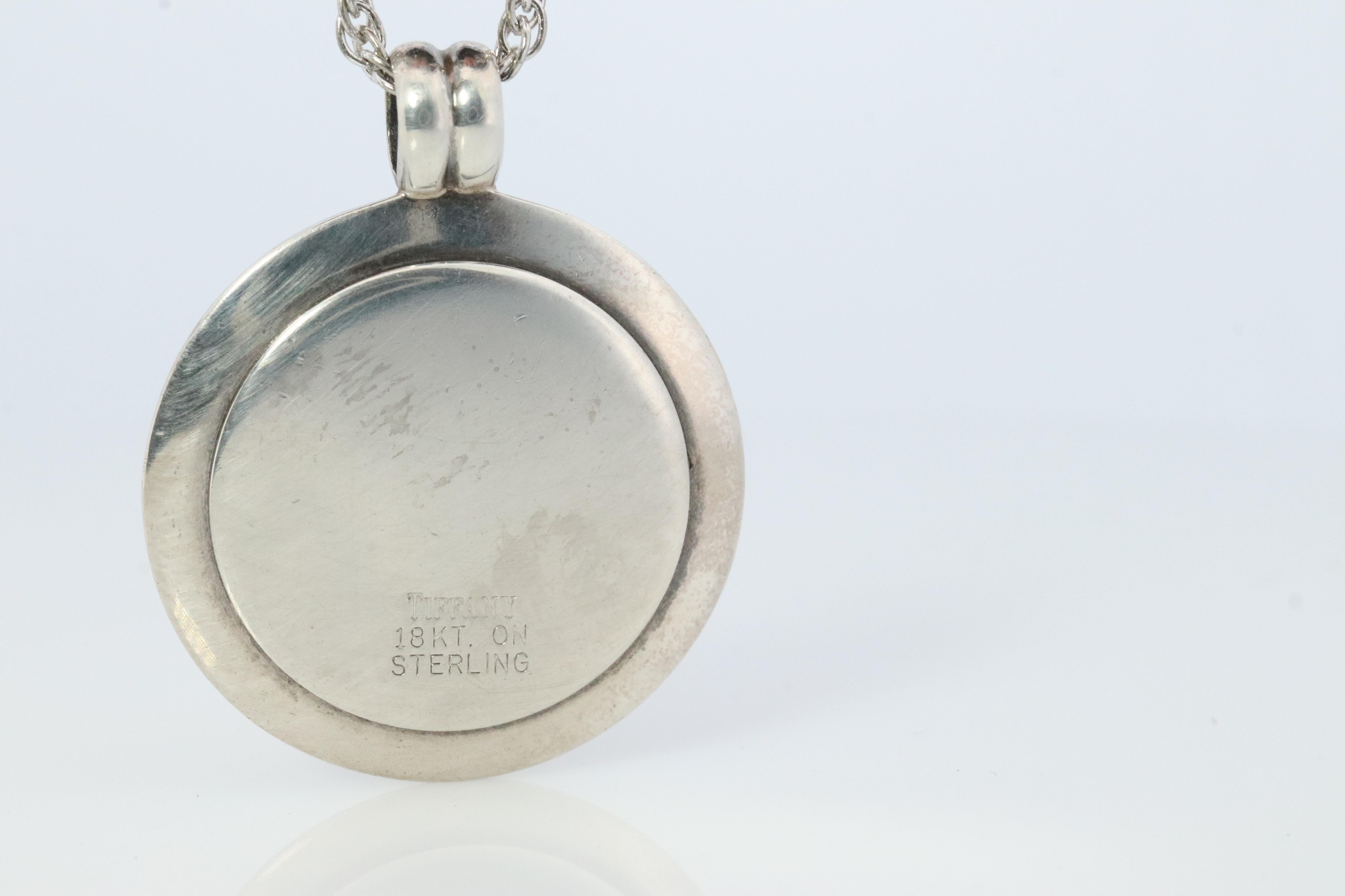 Colgante LOGO Tiffany & Co. Collar de monedas medallón de plata de ley 925 de 18 quilates. Moderno