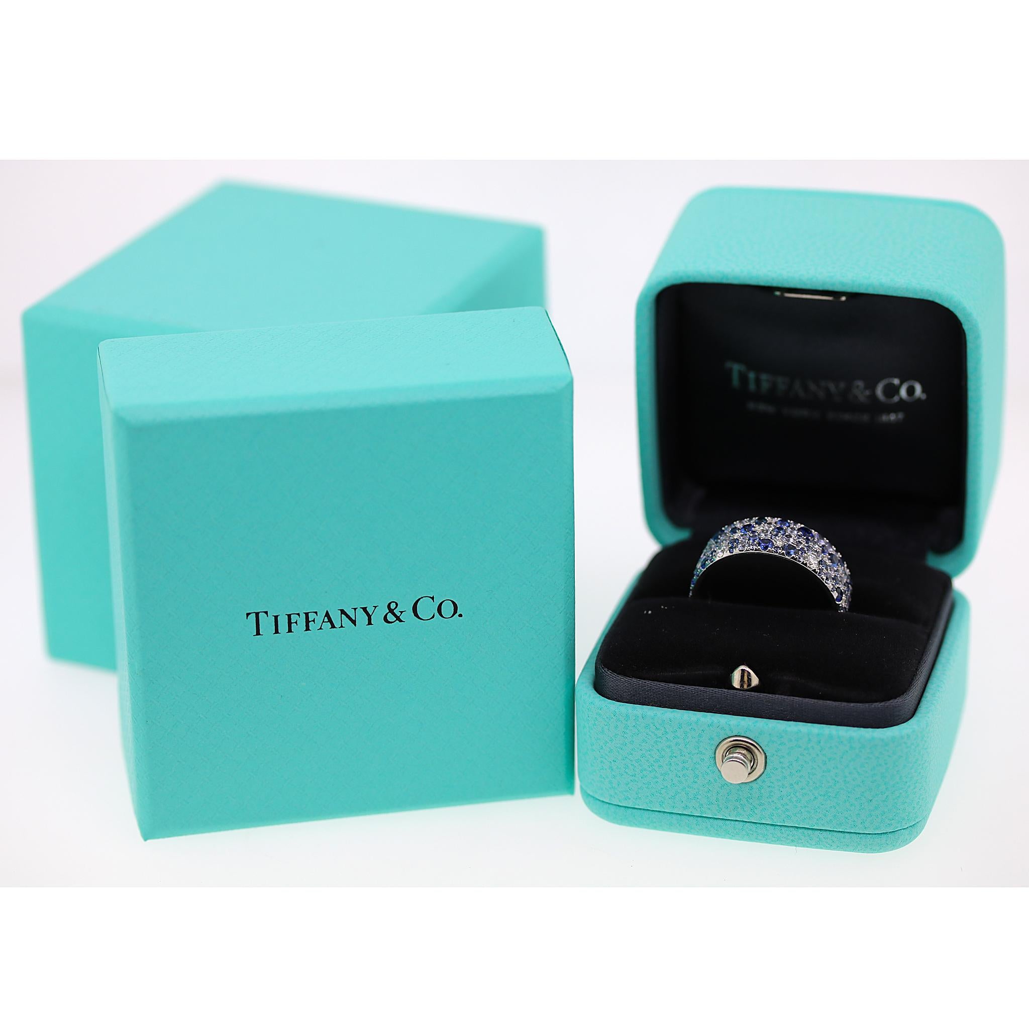 Tiffany und Co. Metro Kollektion Ring mit blauen Saphiren und Diamanten (Rundschliff) im Angebot