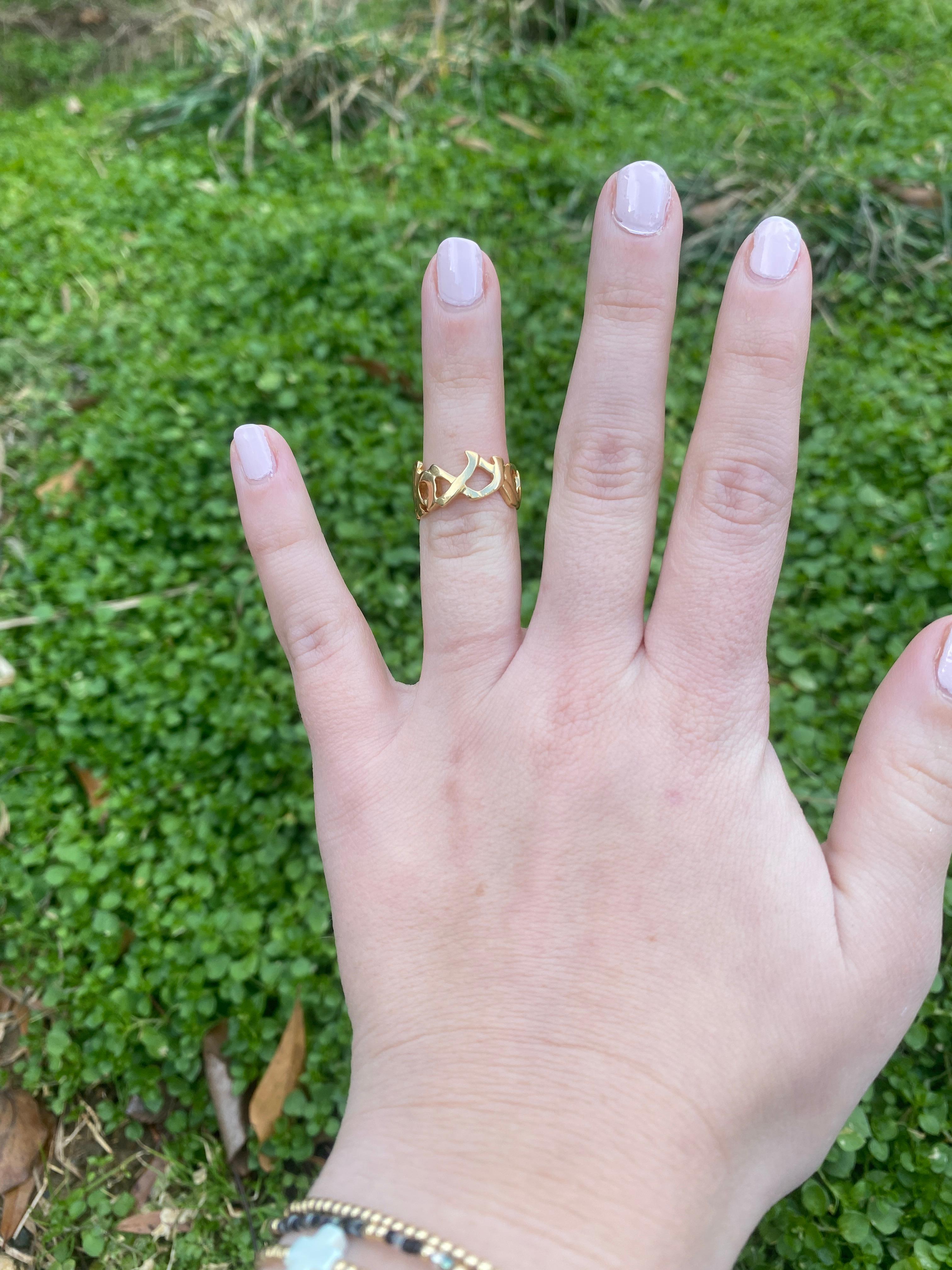 Tiffany and Co Paloma Picasso Xo Gold Ring, 18k Yellow Gold, Ring Size 5 In Good Condition For Sale In McLeansville, NC