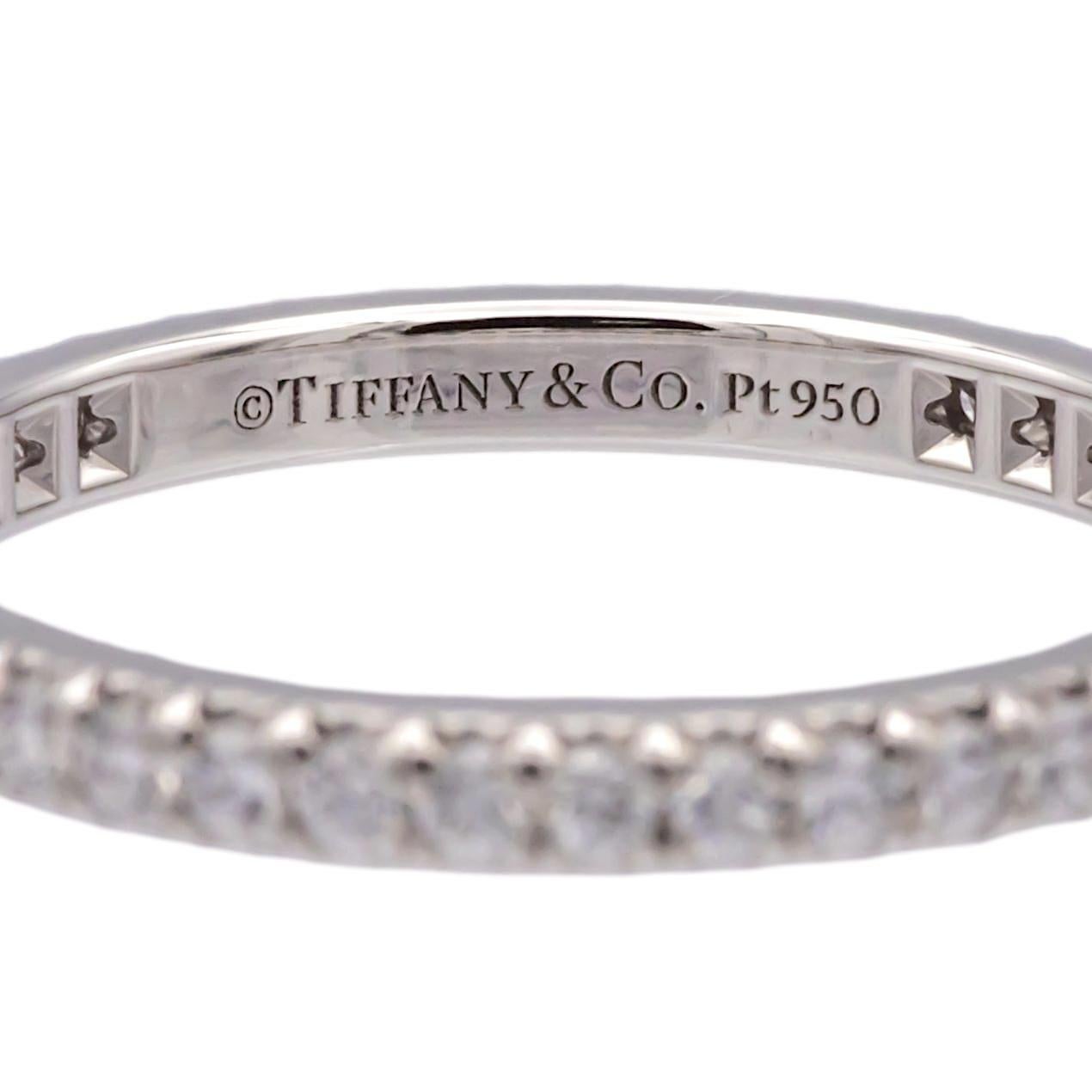 Tiffany & Co. Anillo Soleste de Platino con Diamante Redondo y Círculo Completo Talla 5 Contemporáneo en venta